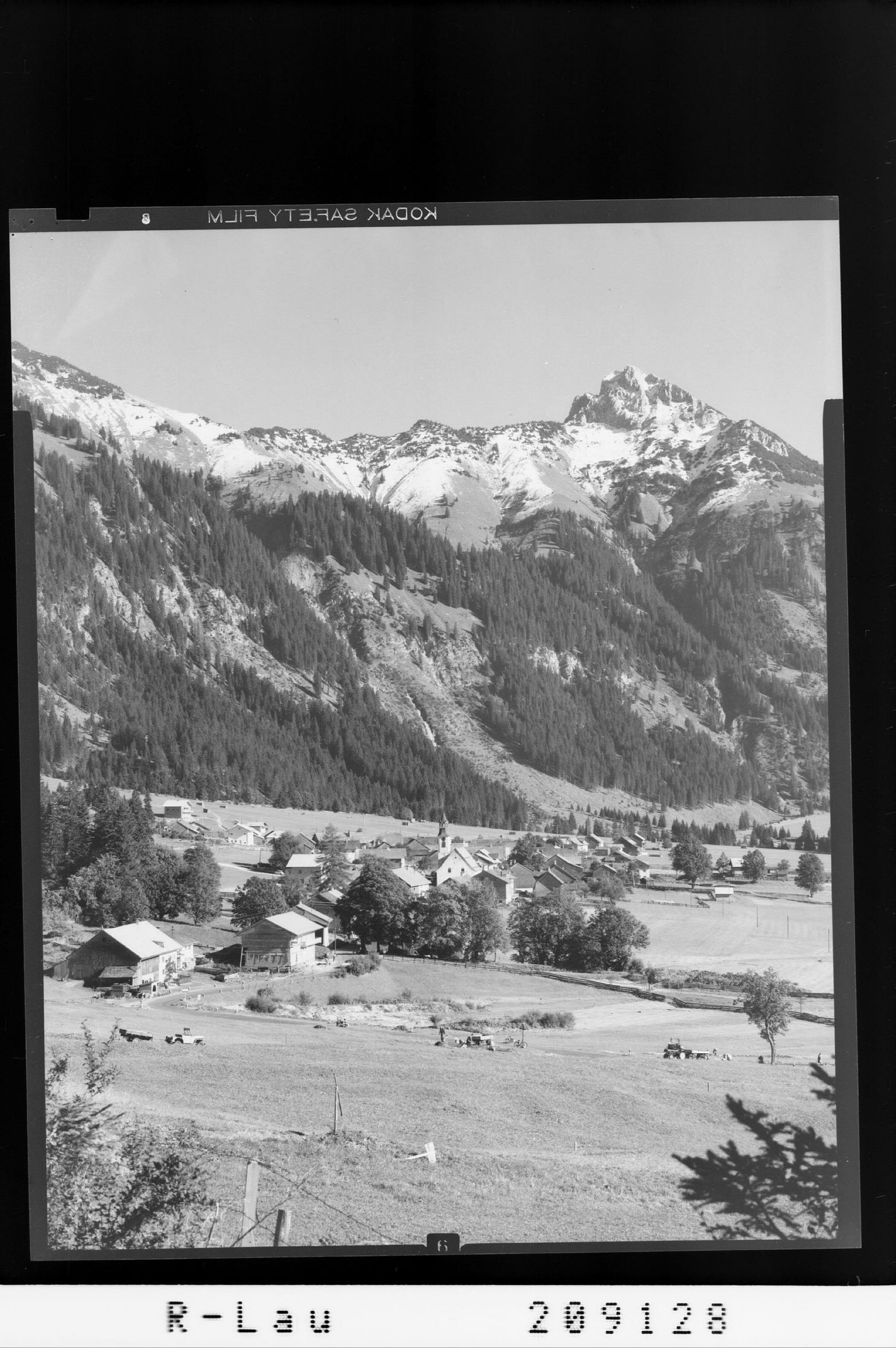 [Nesselwängle im Tannheimertal mit Gaichtspitze / Tirol]></div>


    <hr>
    <div class=