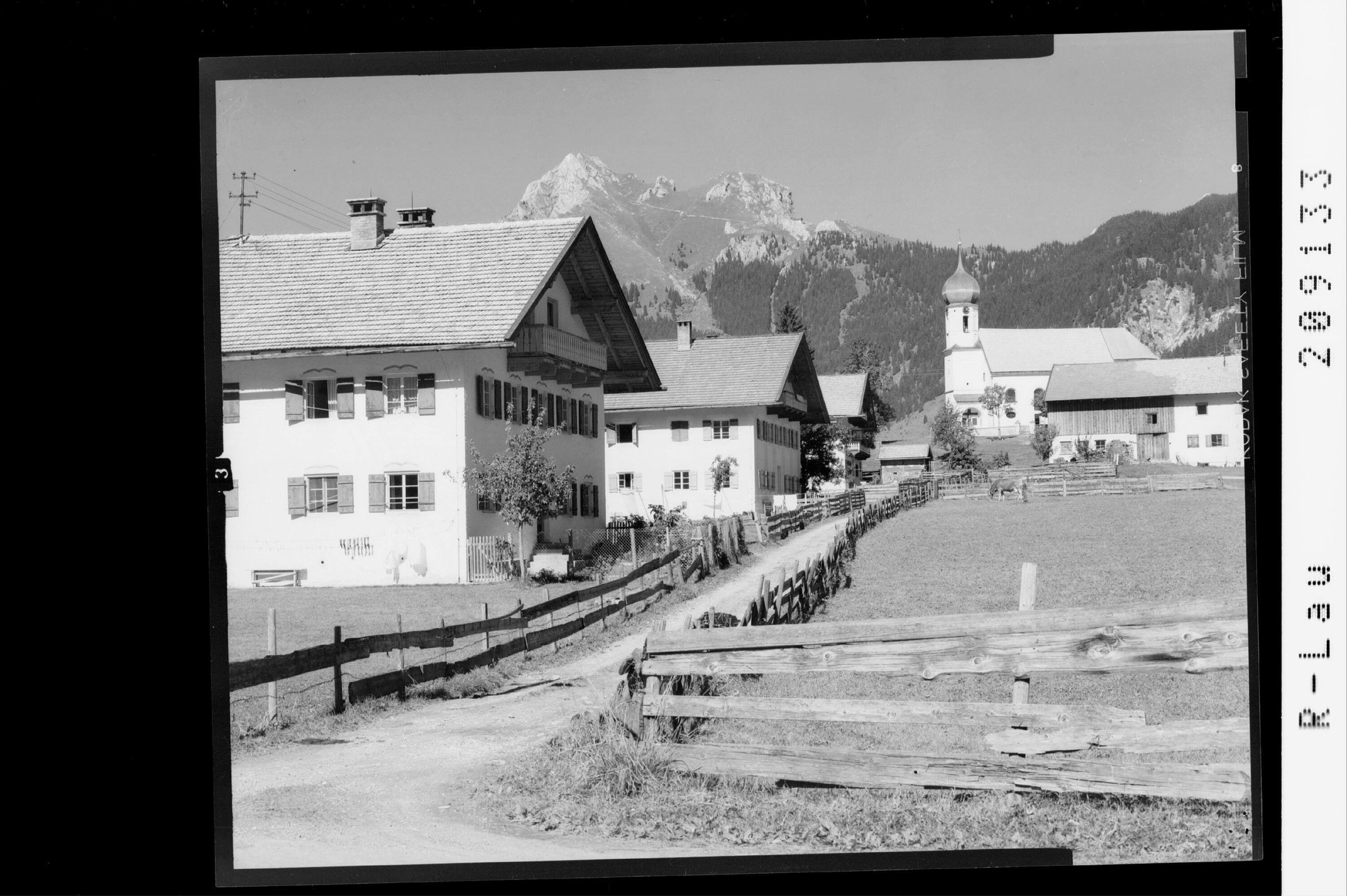 [Grän im Tannheimertal mit Blick zum Aggenstein / Tirol]></div>


    <hr>
    <div class=