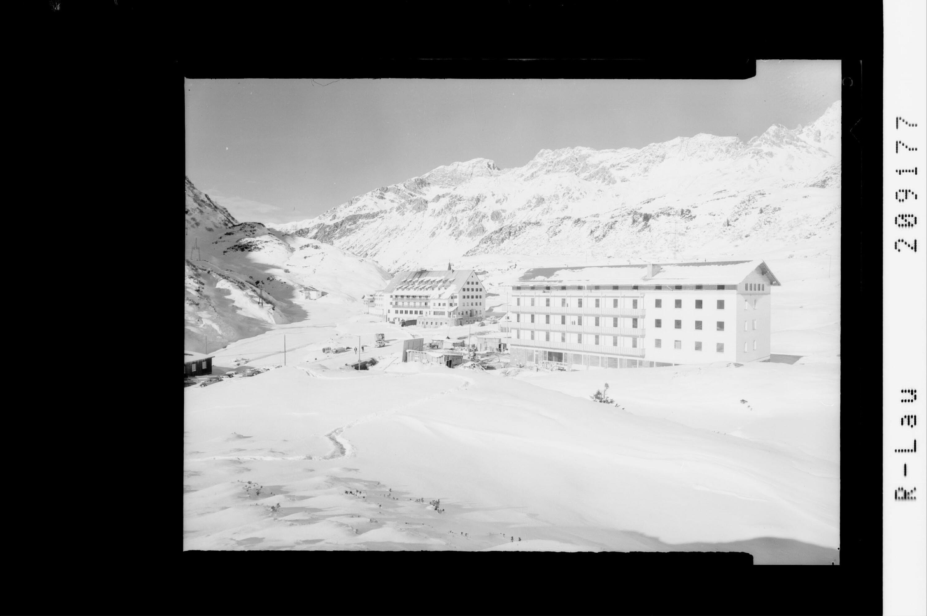 [Hotel Bellevue und Hospiz in St.Christoph am Arlberg gegen Trittkopf und Valluga]></div>


    <hr>
    <div class=