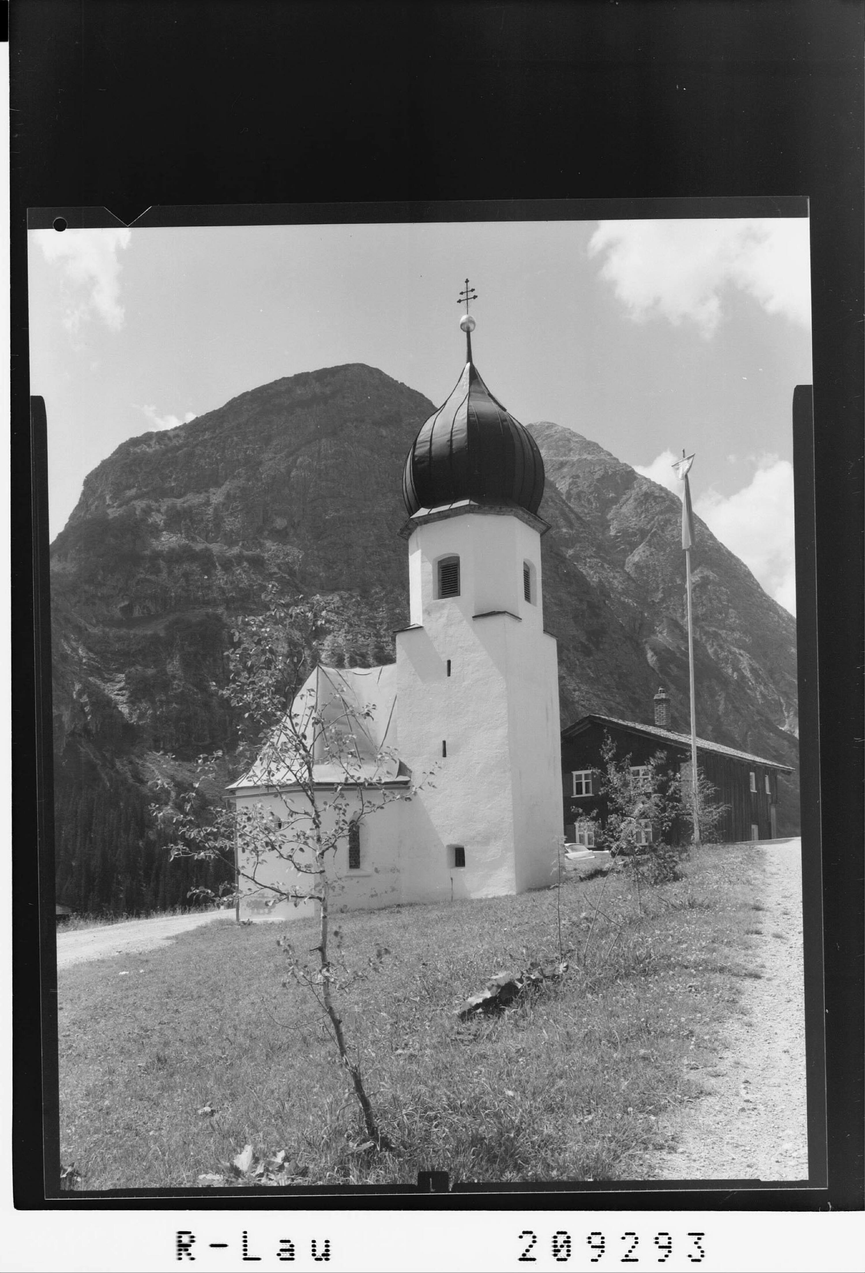 [Kirche in Zug bei Lech am Arlberg gegen Unteren Schafberg]></div>


    <hr>
    <div class=