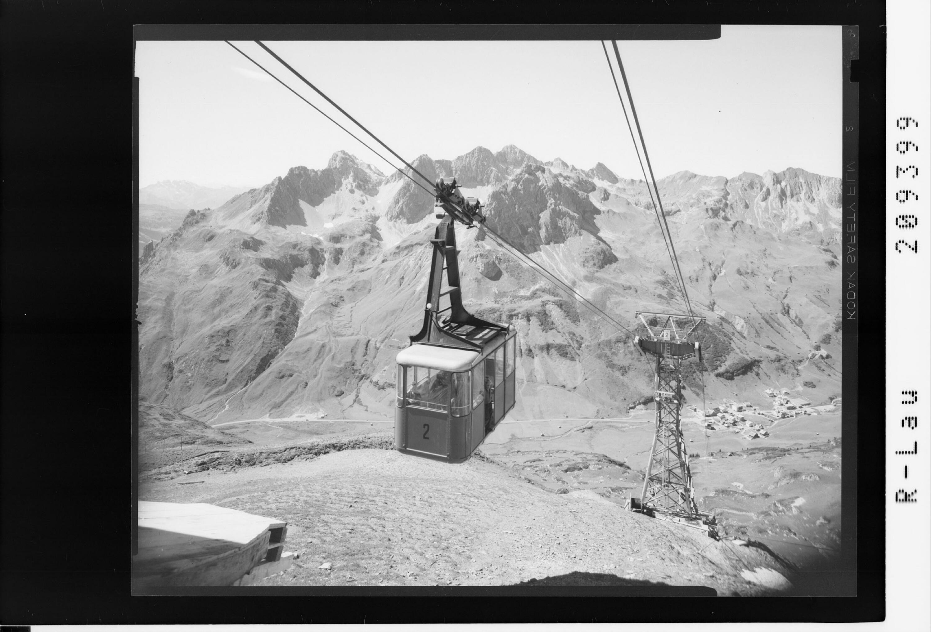[Zürs am Arlberg / Blick von der Bergstation der Trittkopfbahn]></div>


    <hr>
    <div class=