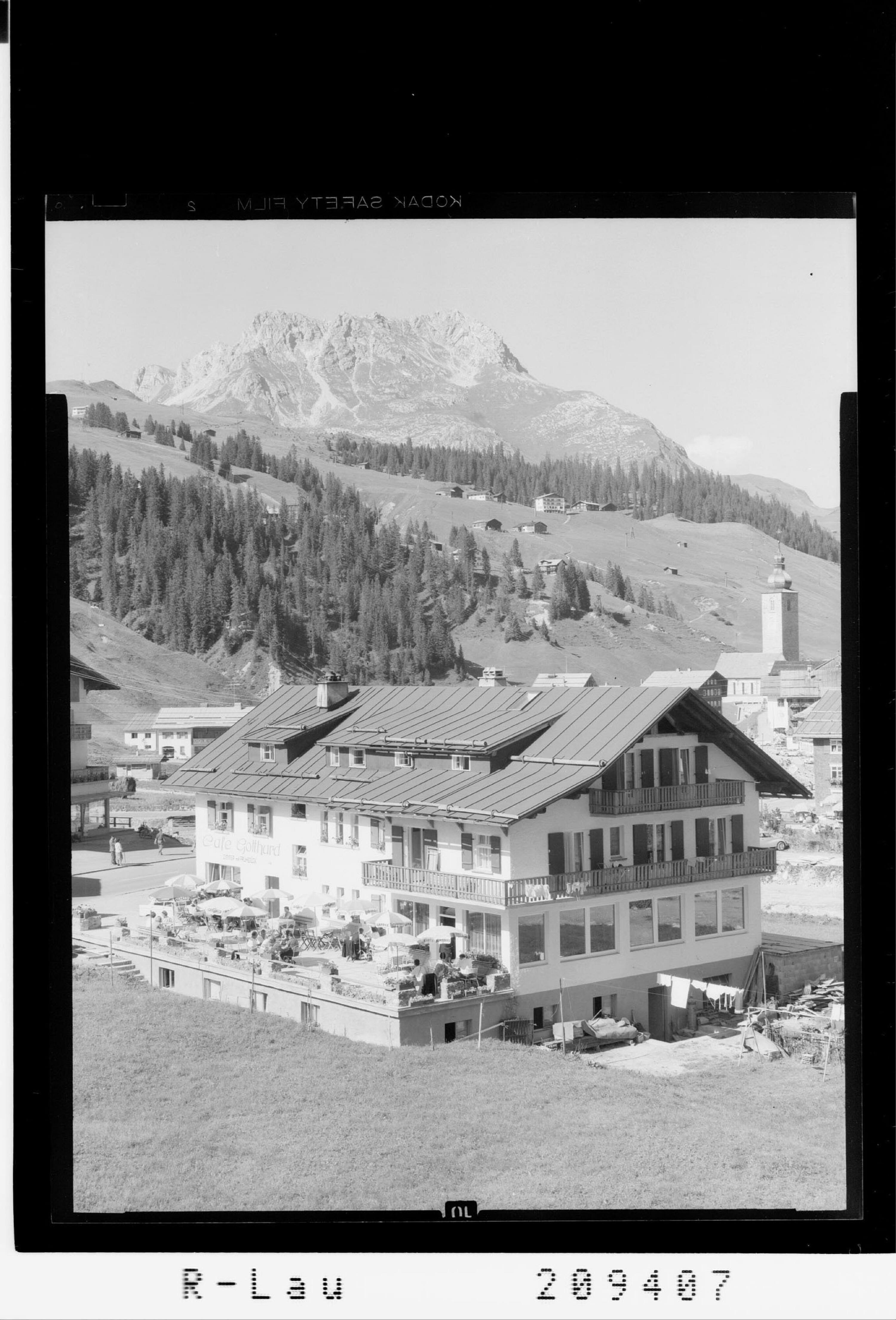 [Lech am Arlberg / Cafe Gotthard mit Karhorn]></div>


    <hr>
    <div class=