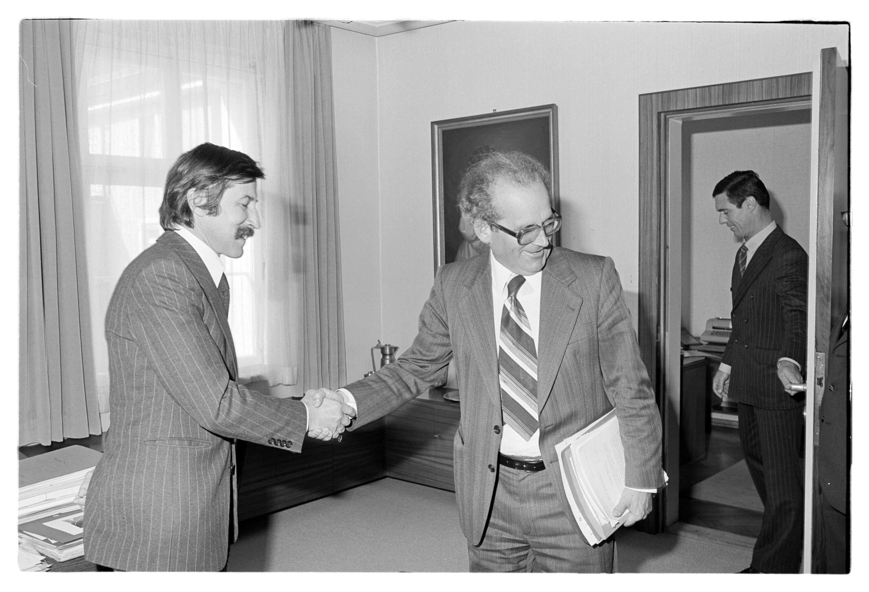 Jugoslawischer Botschafter bei Landeshauptmann></div>


    <hr>
    <div class=