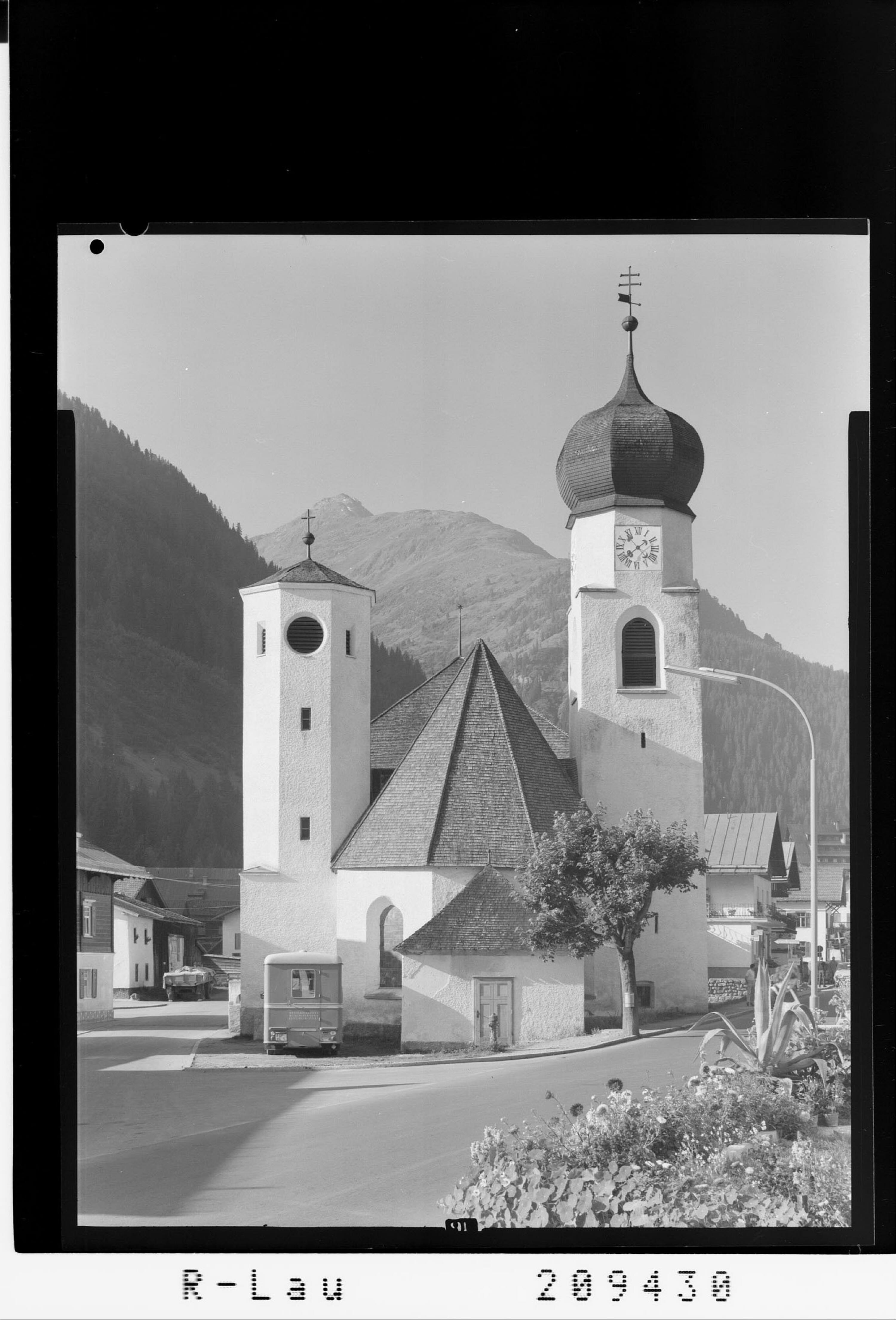 [Pfarrkirche in St.Anton am Arlberg gegen Sattelgrat]></div>


    <hr>
    <div class=