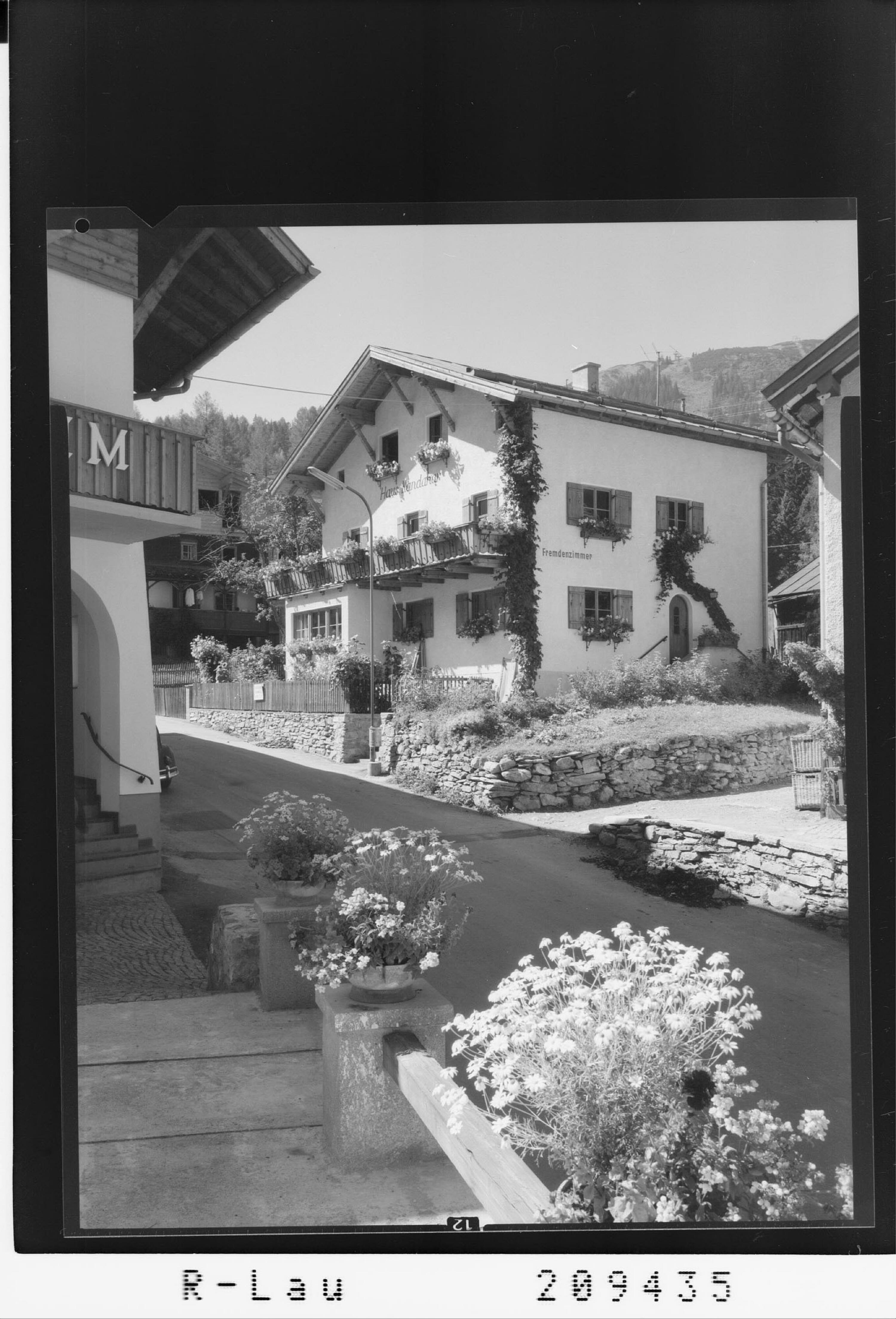 [Haus Kandahar in St.Anton am Arlberg]></div>


    <hr>
    <div class=