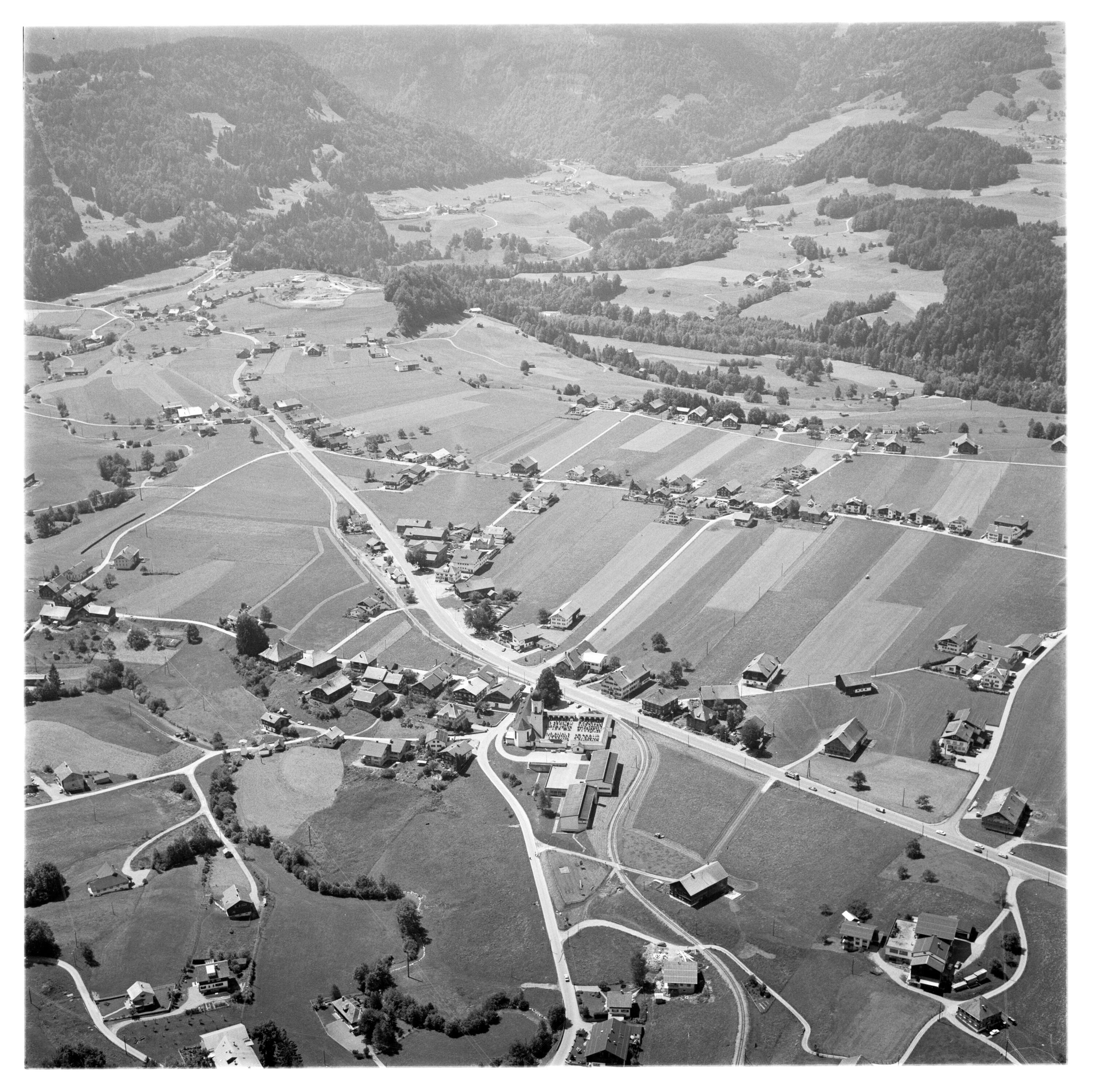 Bregenzerwald Straßenaufnahmen, Andelsbuch (Flug)></div>


    <hr>
    <div class=