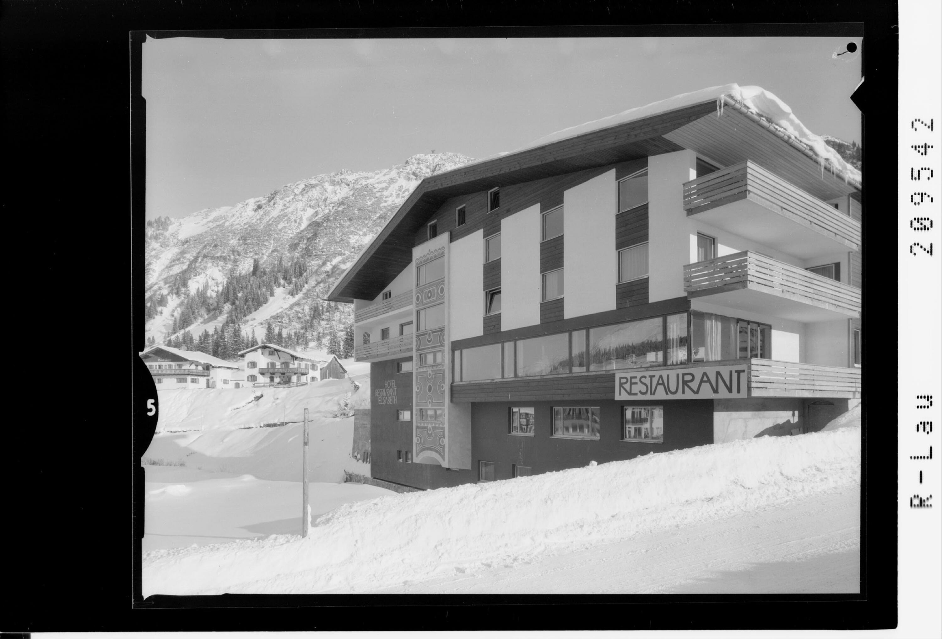 [Lech am Arlberg / Hotel Elisabeth]></div>


    <hr>
    <div class=