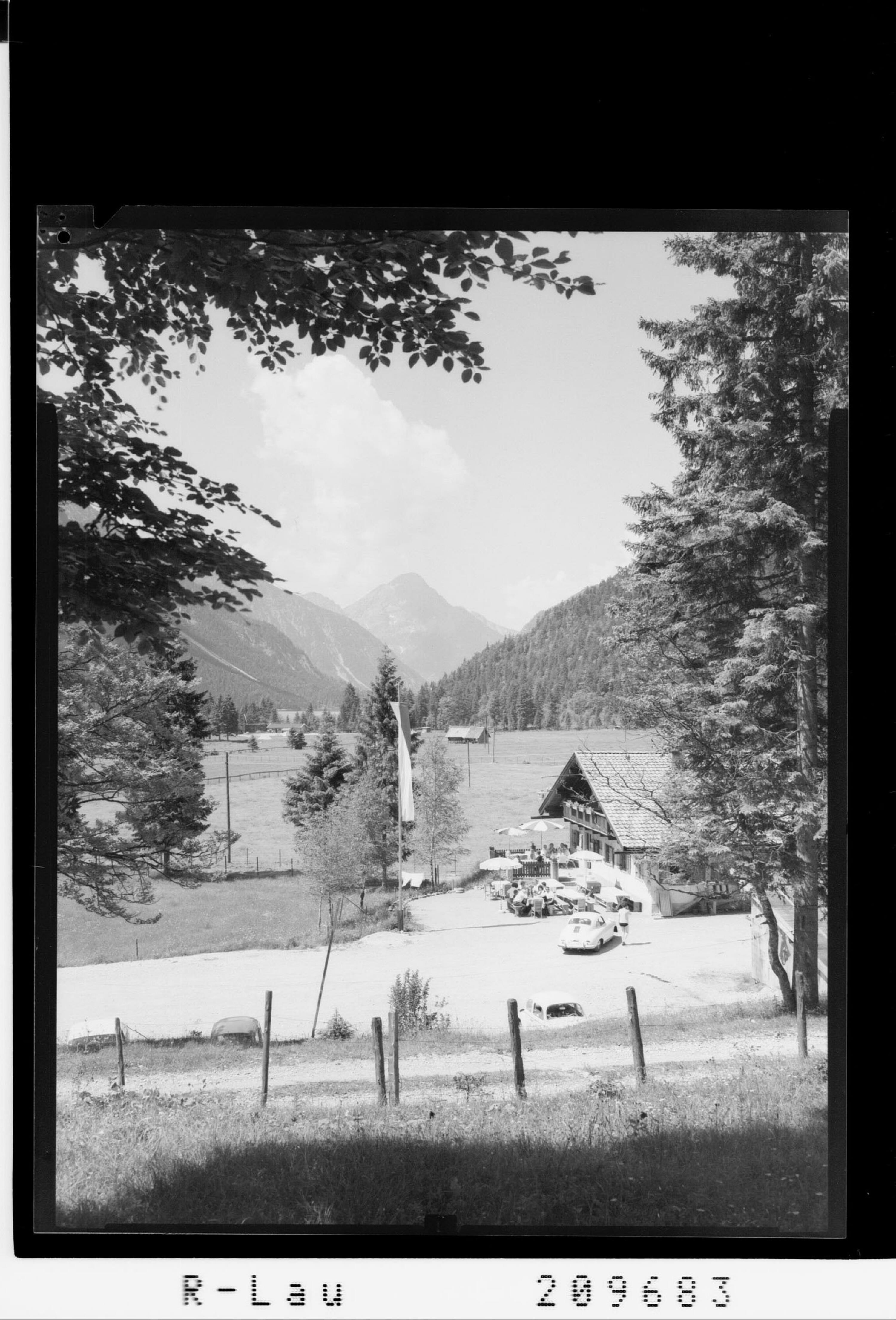 [Gasthaus am Plansee mit Blick zum Thaneller / Tirol]></div>


    <hr>
    <div class=