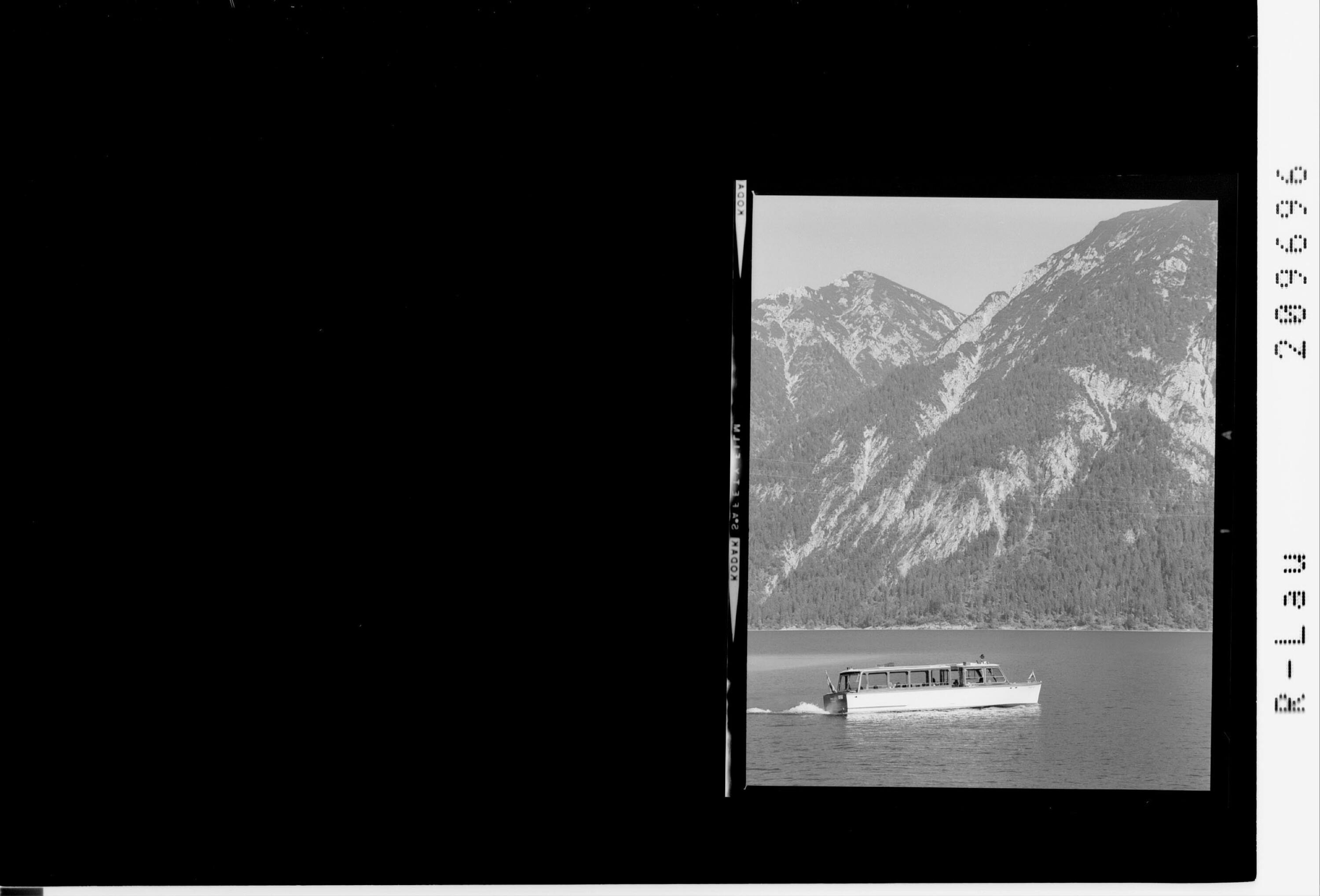 [Motorboot Forelle auf dem Plansee / Tirol]></div>


    <hr>
    <div class=