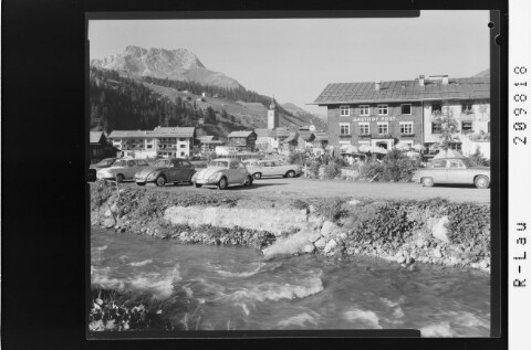 Gasthof Post in Lech am Arlberg mit Blick zum Karhorn von Risch-Lau