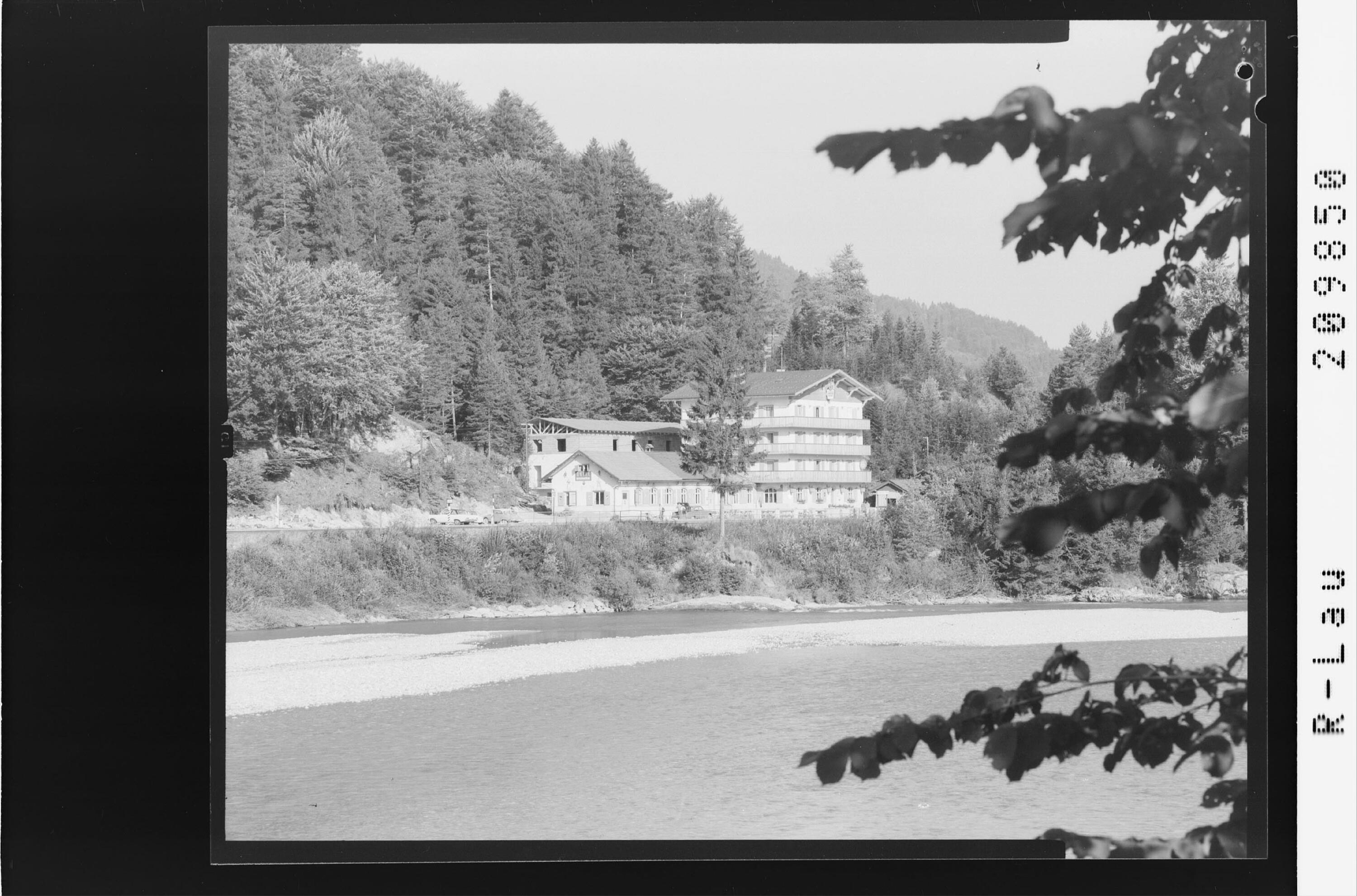 [Hotel Ulrichsbrücke im Lechtal in Tirol]></div>


    <hr>
    <div class=