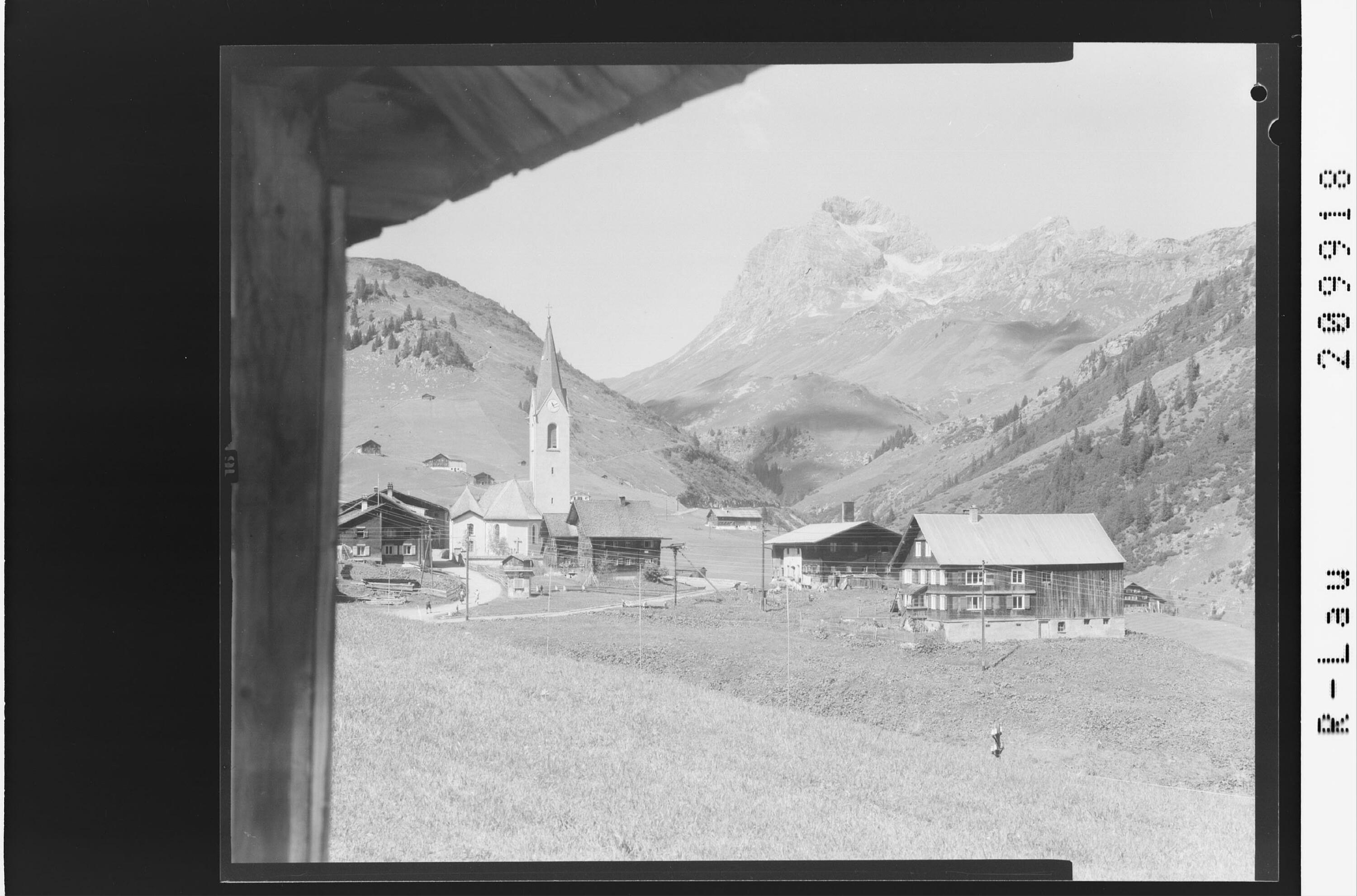 Warth am Arlberg 1497 m mit Widderstein 2536 m></div>


    <hr>
    <div class=