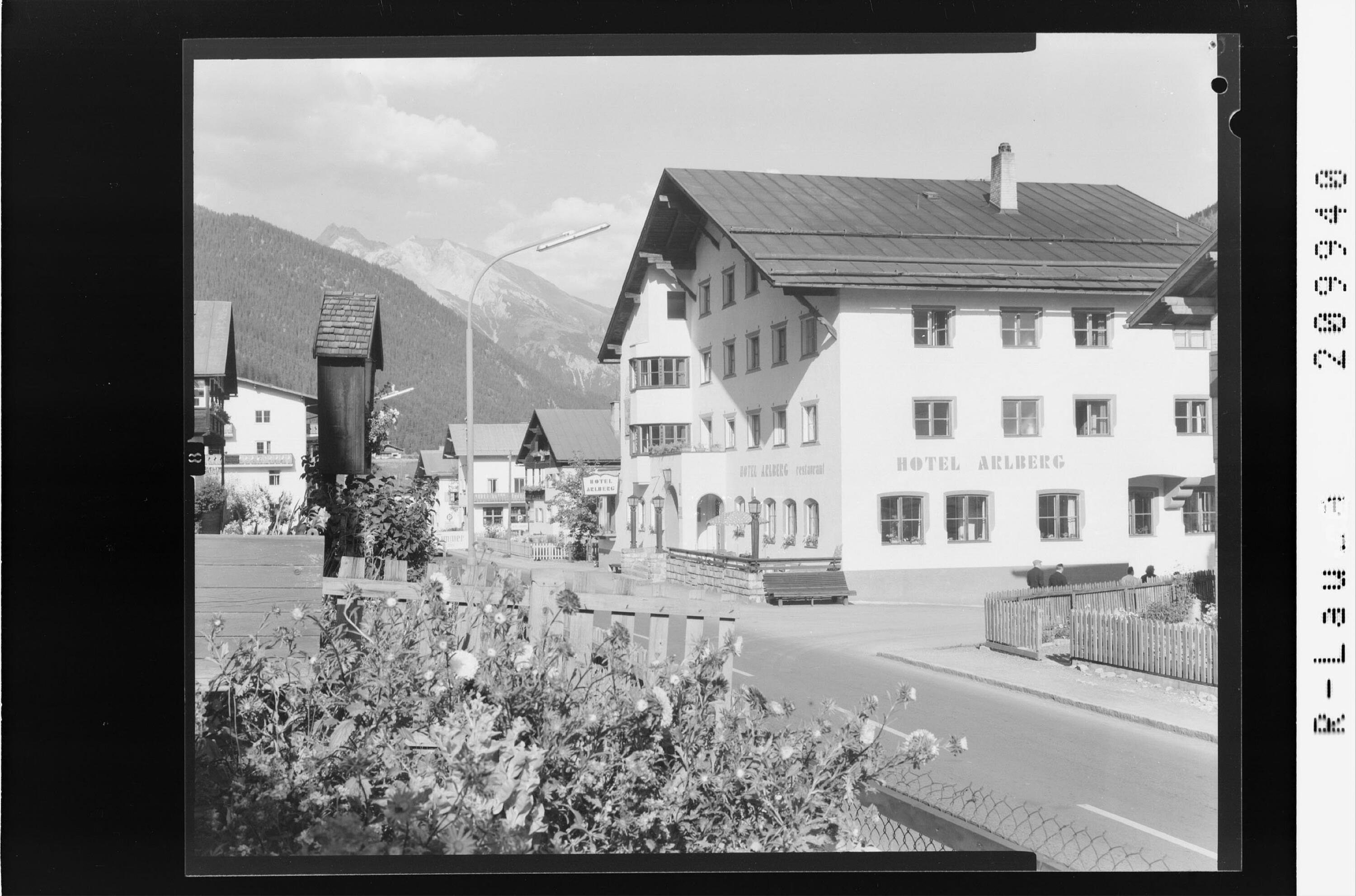 [St.Anton am Arlberg / Hotel Arlberg gegen Vorderseespitze]></div>


    <hr>
    <div class=