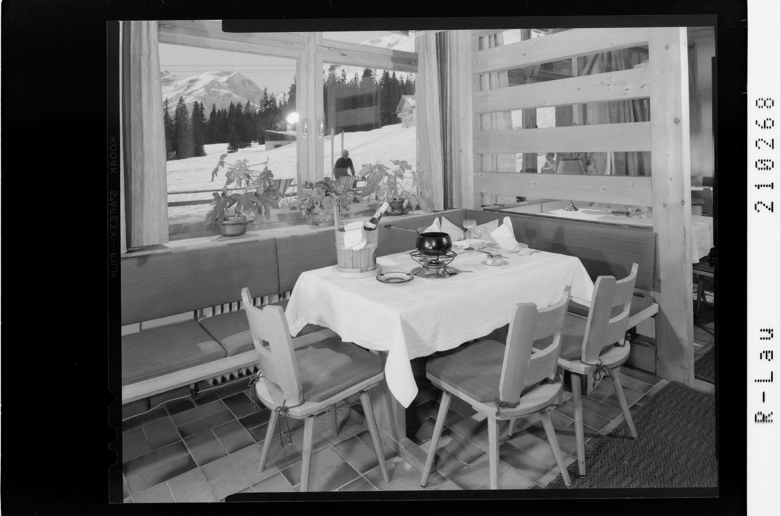[Oberlech / Haus Montana / Speisezimmer mit Ausblick zum Mehlsack]></div>


    <hr>
    <div class=