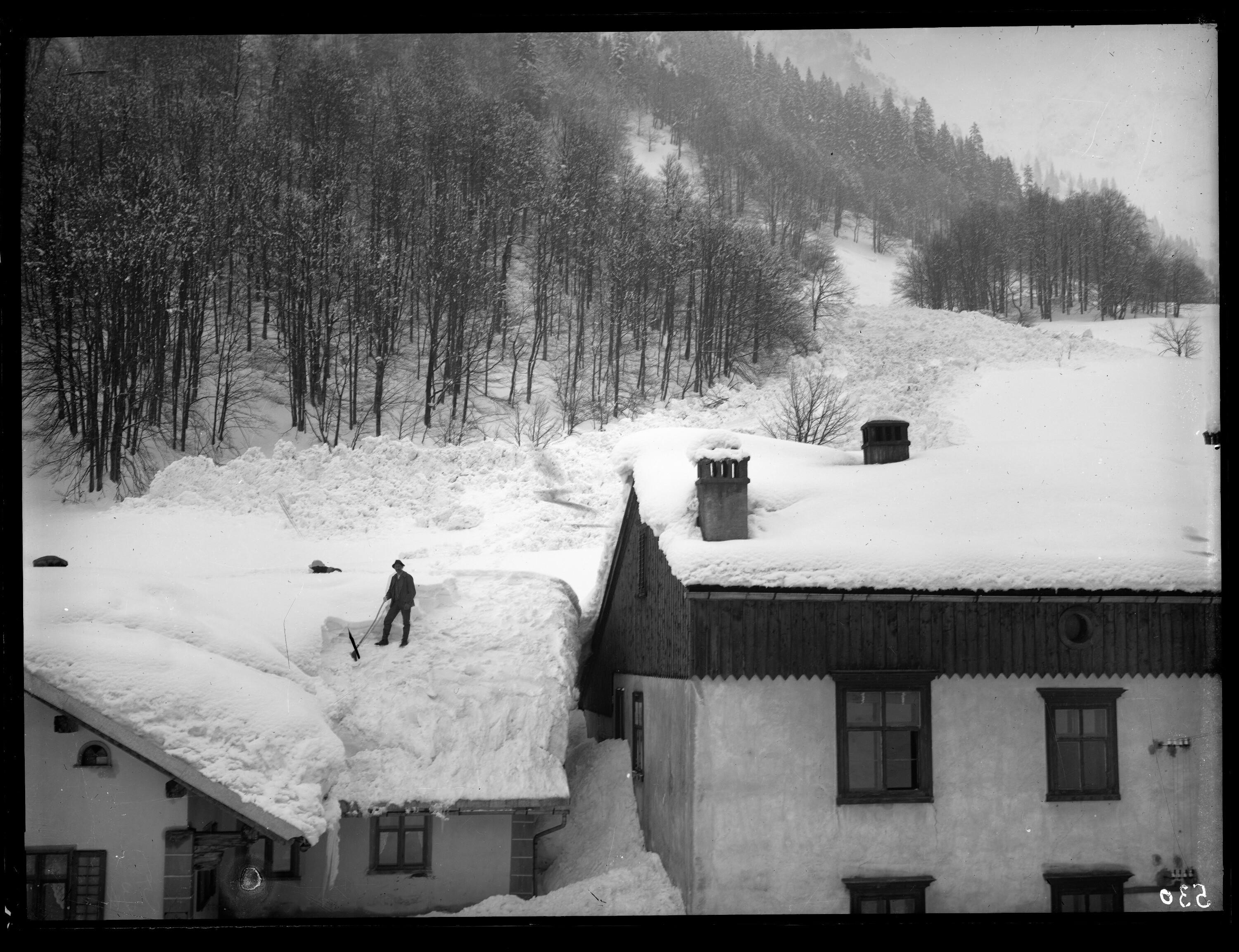 [Winteraufnahme von Hnr. 26 und Hnr. 25 in Langen am Arlberg]></div>


    <hr>
    <div class=