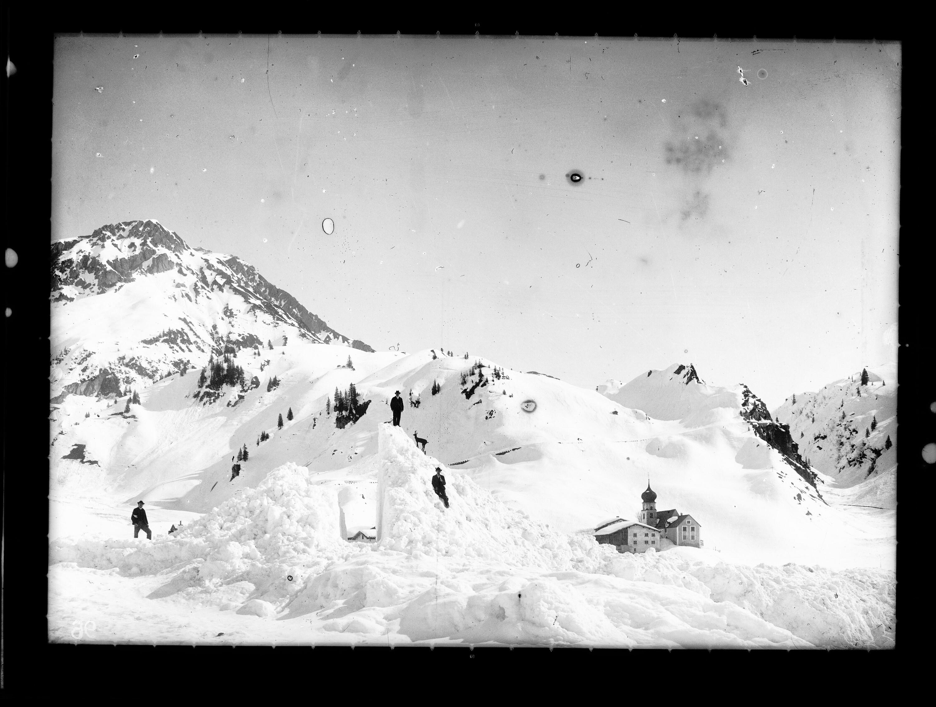 [Winteraufnahme von der Ortschaft Stuben am Arlberg]></div>


    <hr>
    <div class=