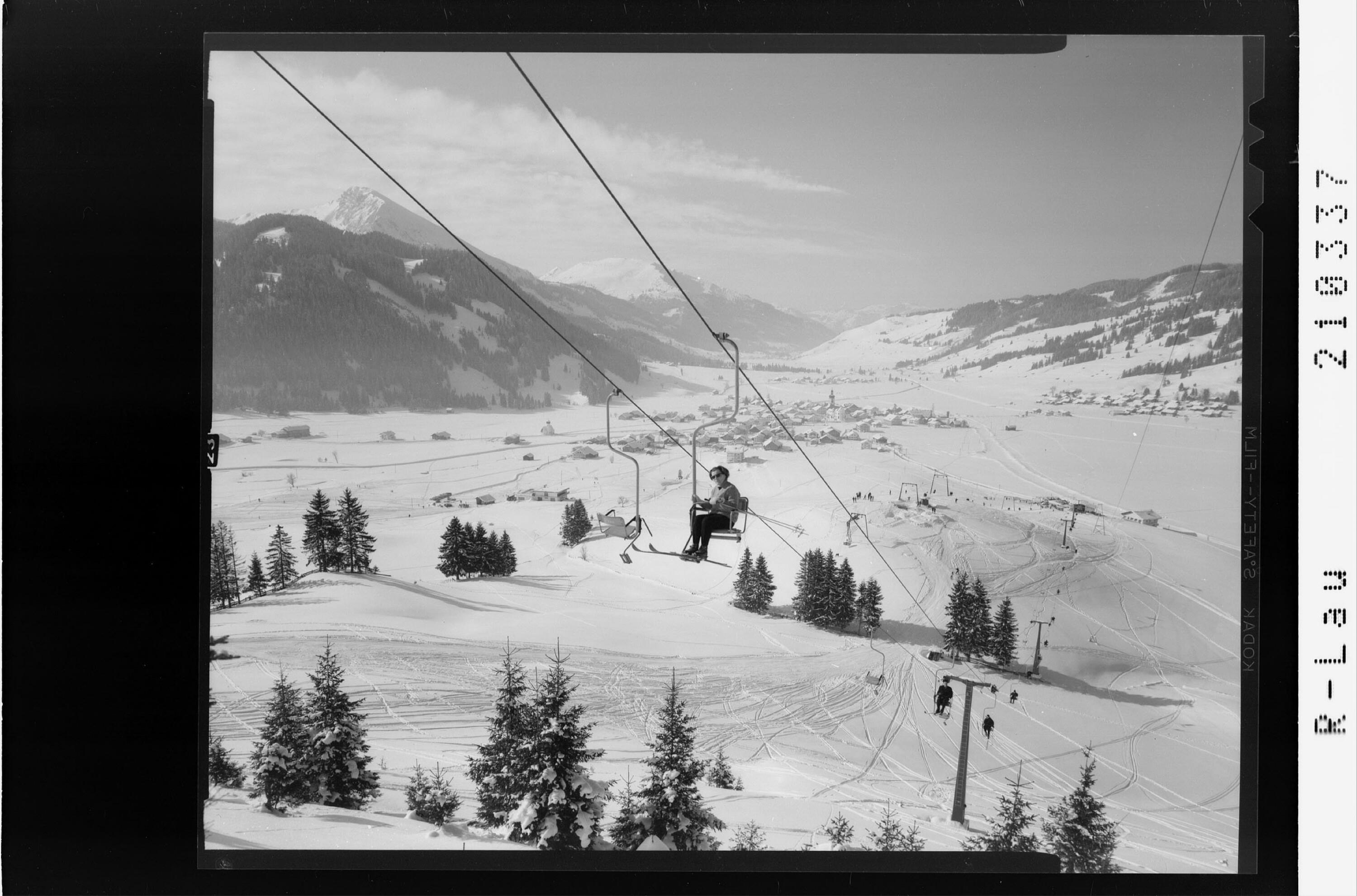 [Tannheim / Sessellift Tannheim gegen Ronenspitze und Wannenjoch / Tirol]></div>


    <hr>
    <div class=