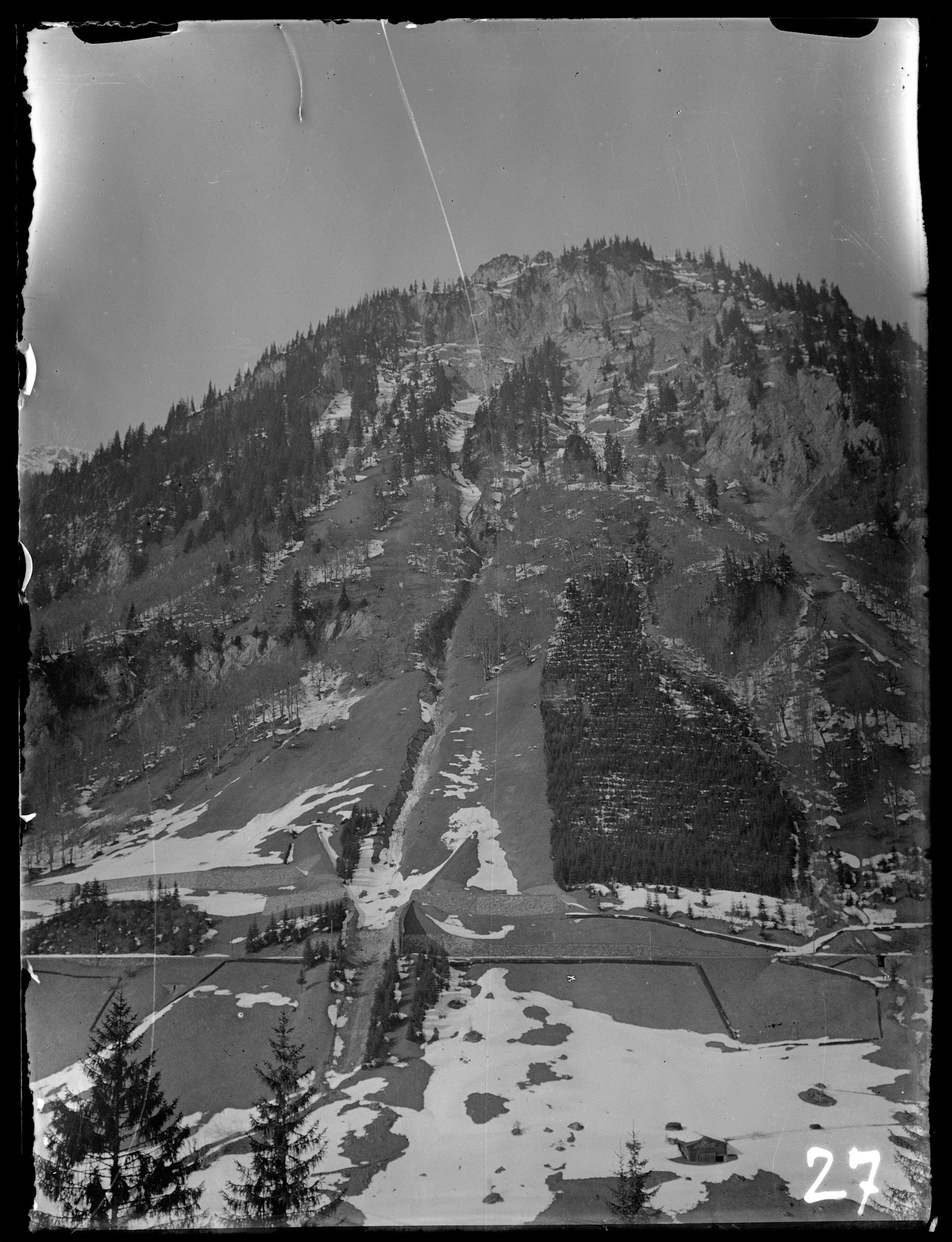[Aufnahme des Wildentobel-Aquädukts zwischen Hst Klösterle und Wald am Arlberg im km 114,6 mit Blick auf den Batzigg (1833 m)]></div>


    <hr>
    <div class=