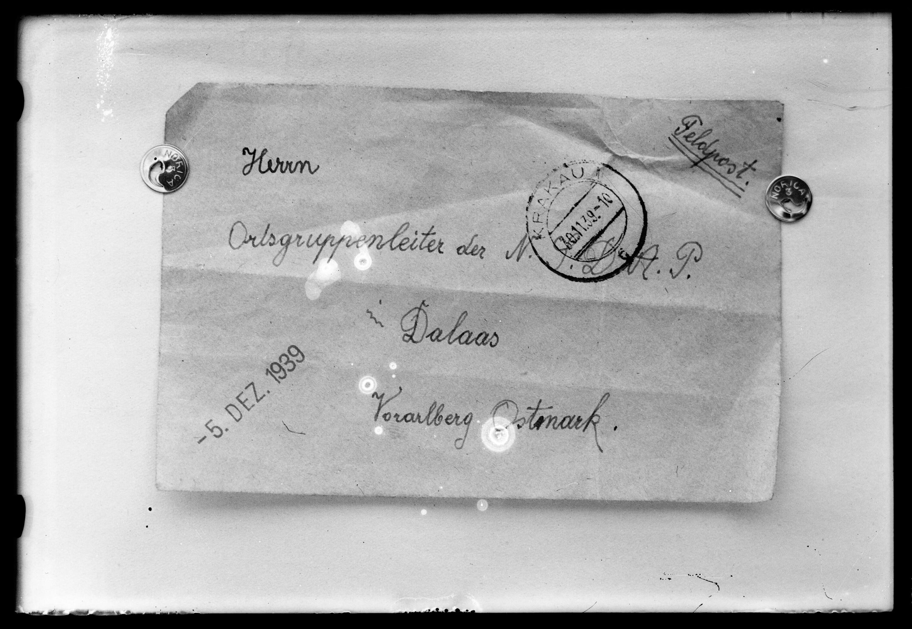 [Aufnahme eines Briefumschlages, adressiert an den Ortsgruppenleiter der NSDAP Dalaas/Vorarlberg/Ostmark]></div>


    <hr>
    <div class=