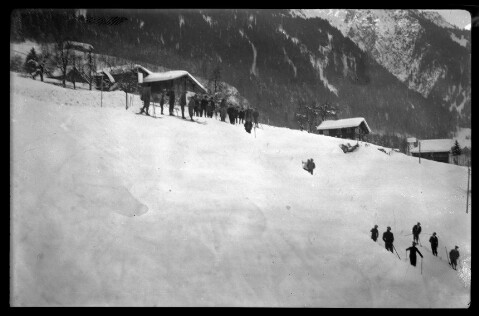 Aufnahme von einem Skispringen in der Ortsparzelle Poller in Dalaas / Josef Wilhelm Purtscher von Purtscher, Josef Wilhelm