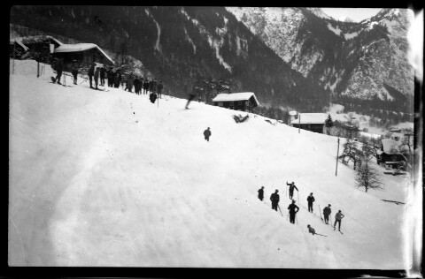 Aufnahme von einem Skispringen in der Ortsparzelle Poller in Dalaas 3 / Josef Wilhelm Purtscher von Purtscher, Josef Wilhelm