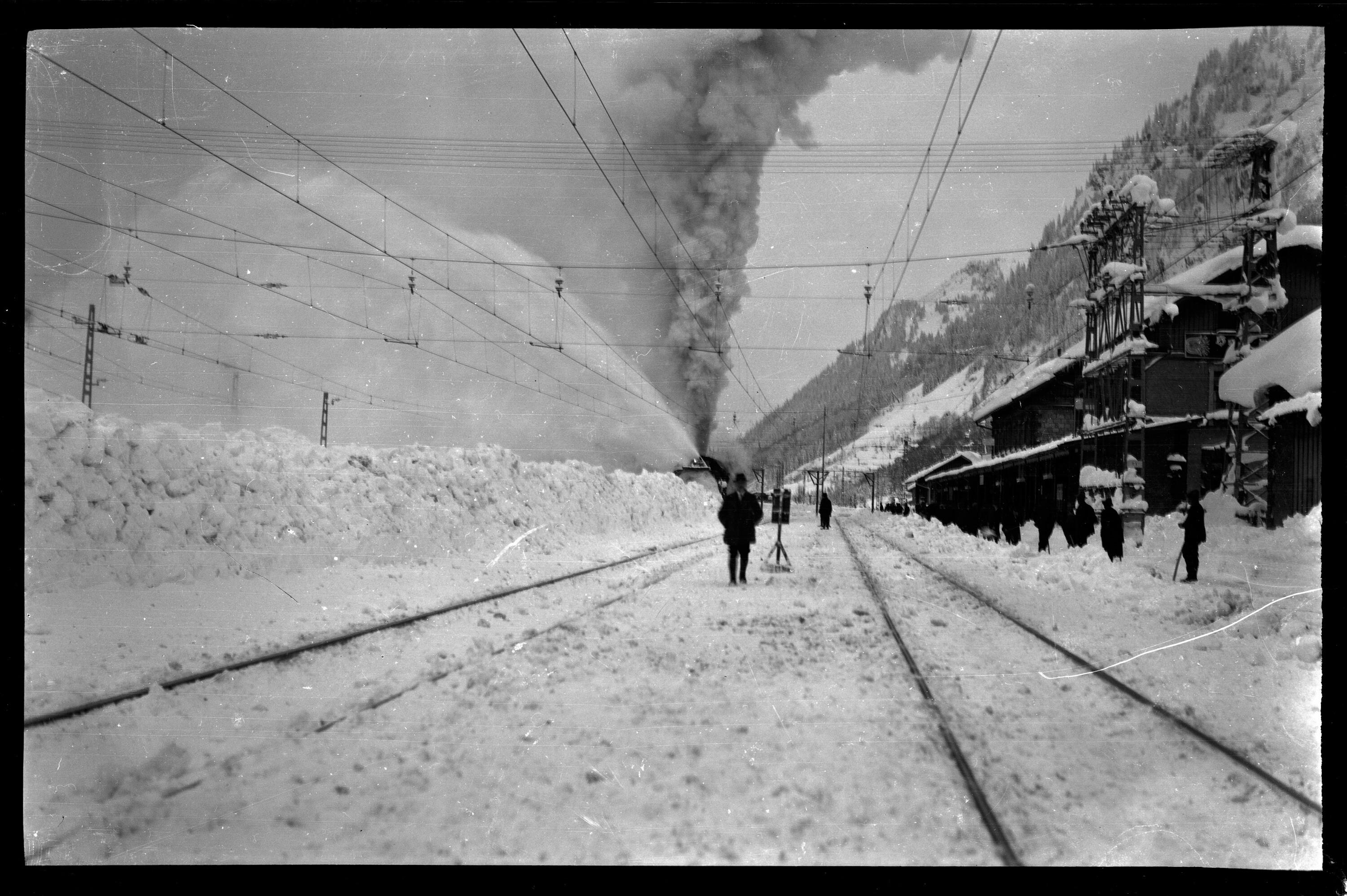 [Winteraufnahme vom Bahnhof Langen am Arlberg [2]]></div>


    <hr>
    <div class=