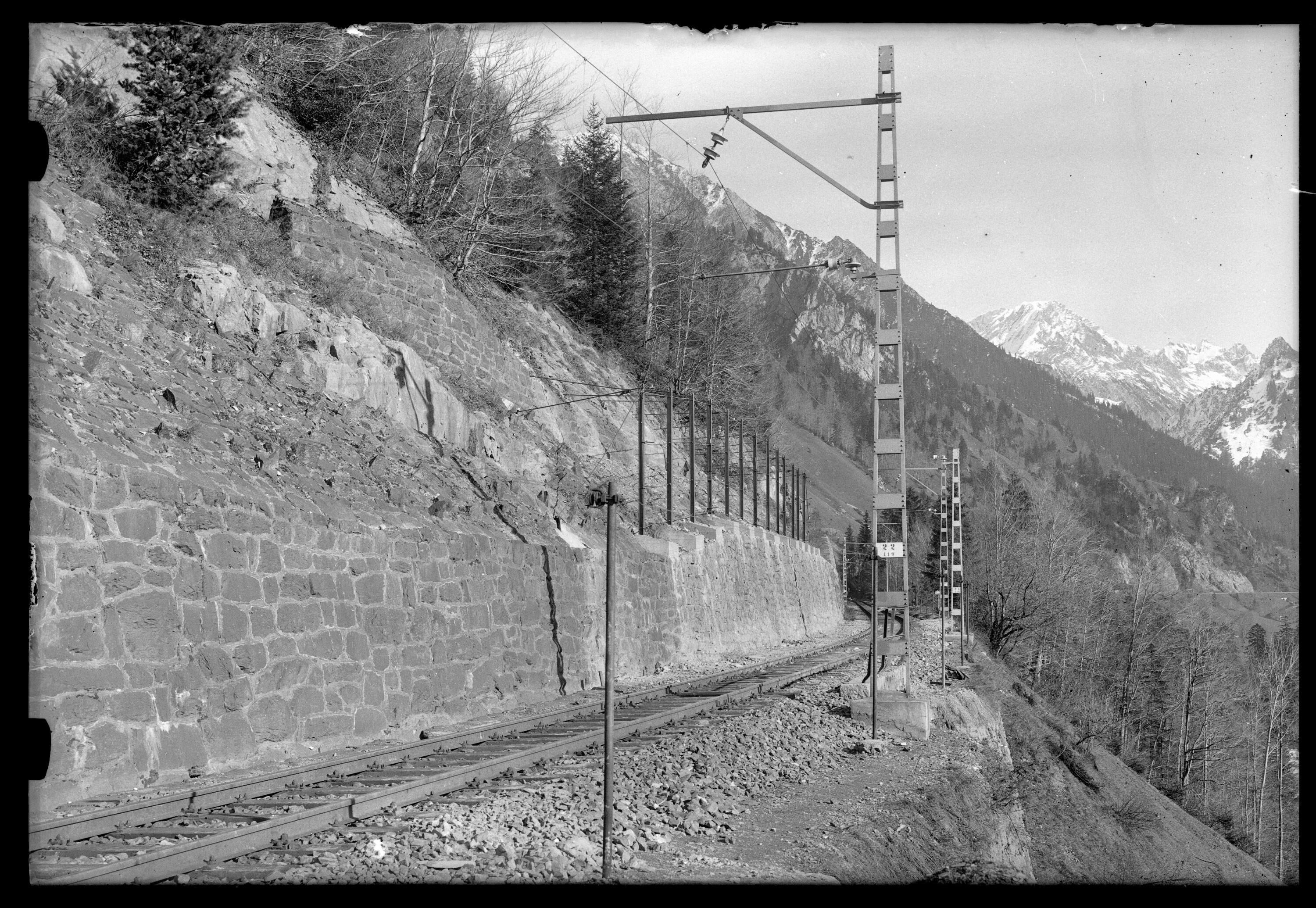 [Aufnahme von der Strecke zwischen Wald am Arlberg und Dalaas im km 118,8]></div>


    <hr>
    <div class=