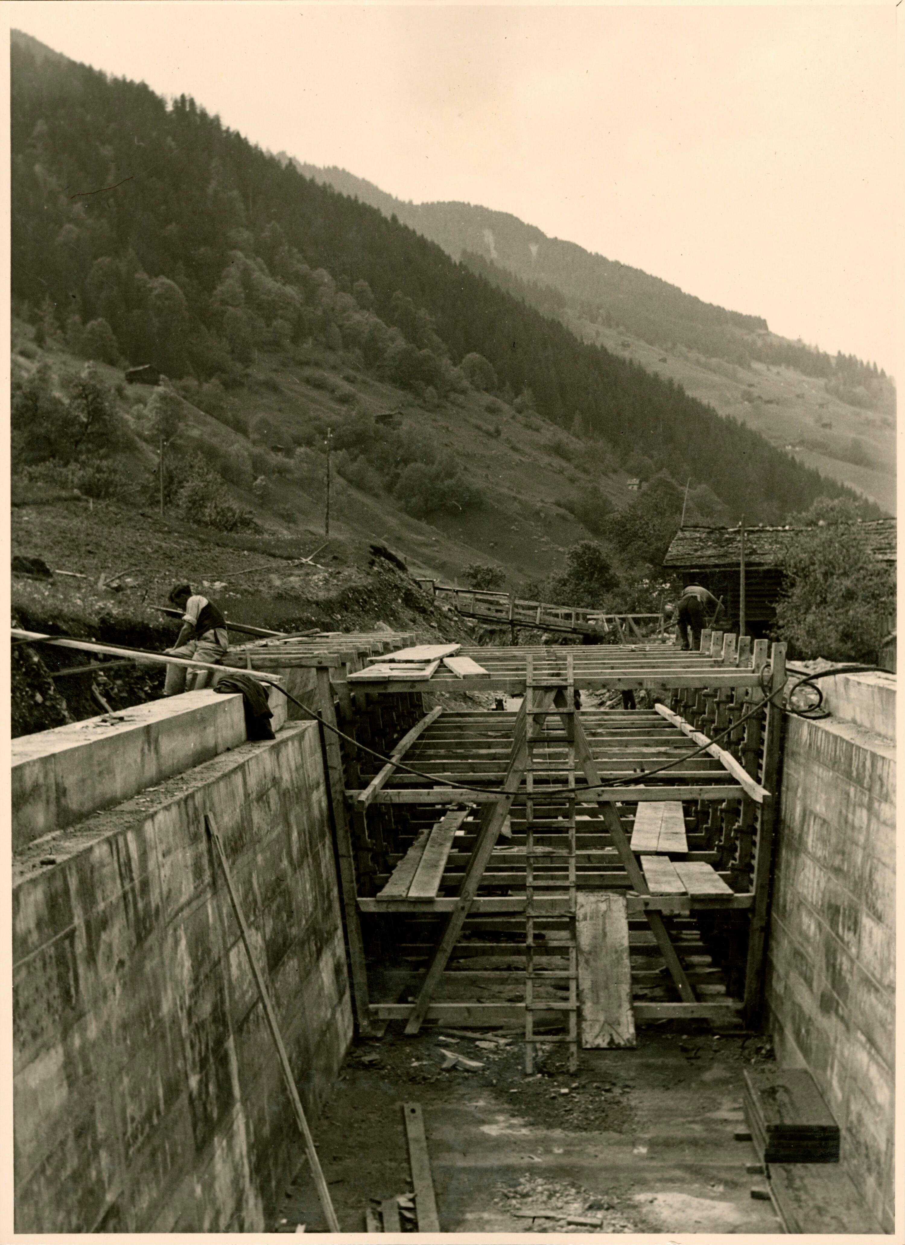 Kanal der Oberwasserführung Rodundwerk, Einschalung></div>


    <hr>
    <div class=
