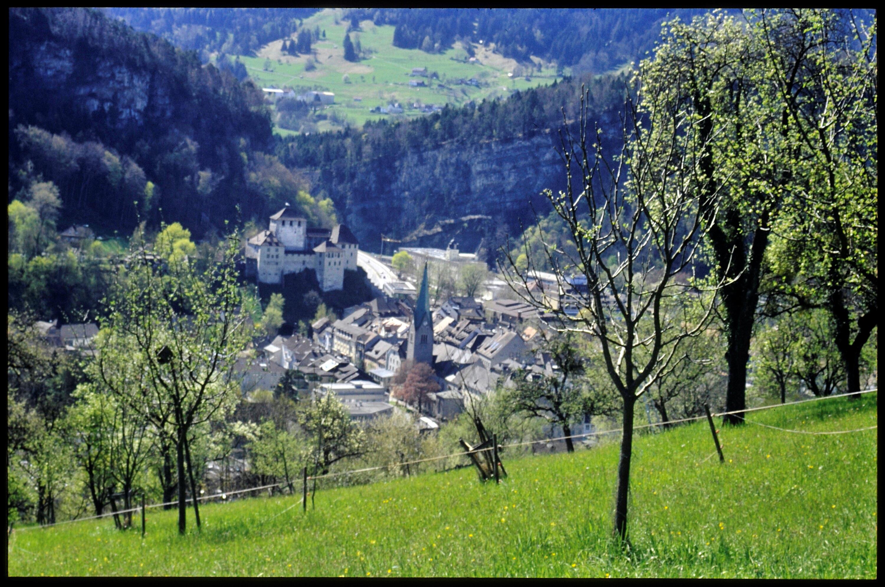 [Feldkirch, Ausblick vom Ardetzenberg]></div>


    <hr>
    <div class=