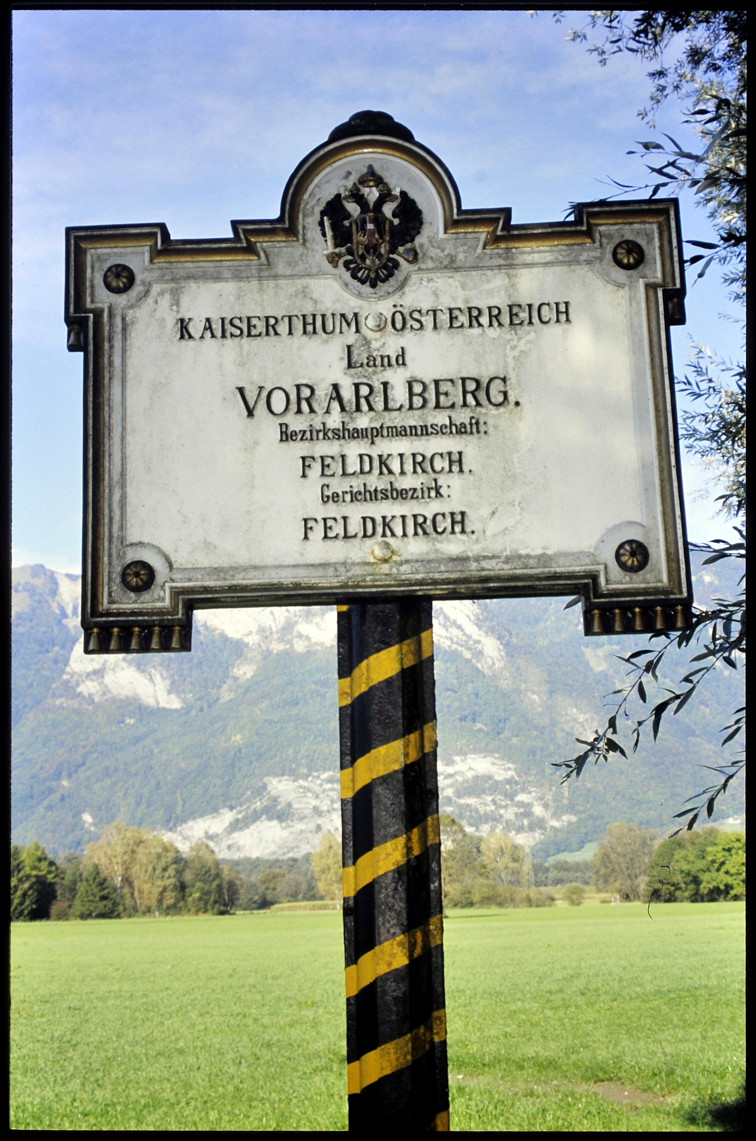 [Feldkirch, alte Grenztafel in Bangs]></div>


    <hr>
    <div class=