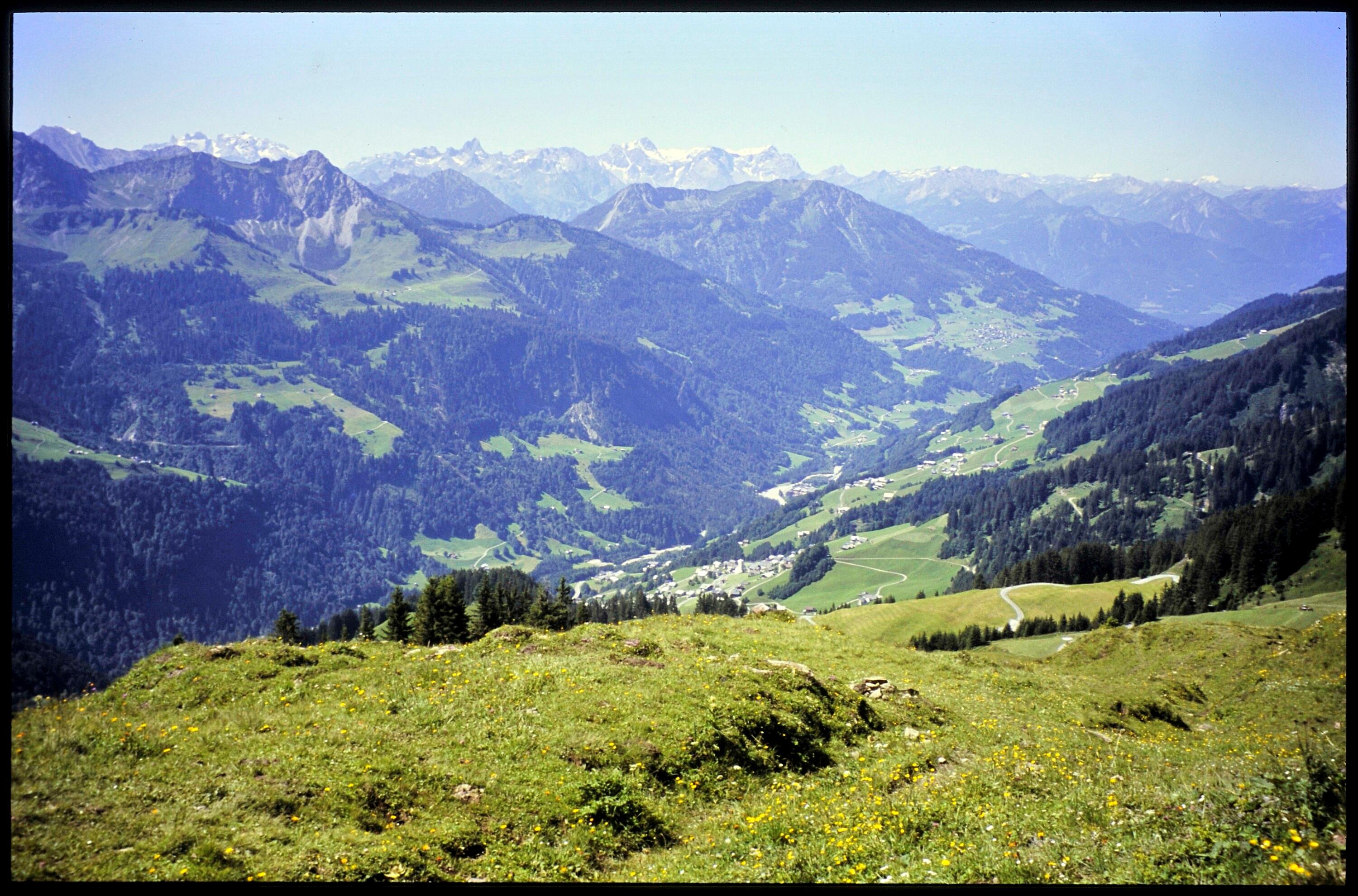 [Fontanella, Ausblick von der Zafern-Furka]></div>


    <hr>
    <div class=