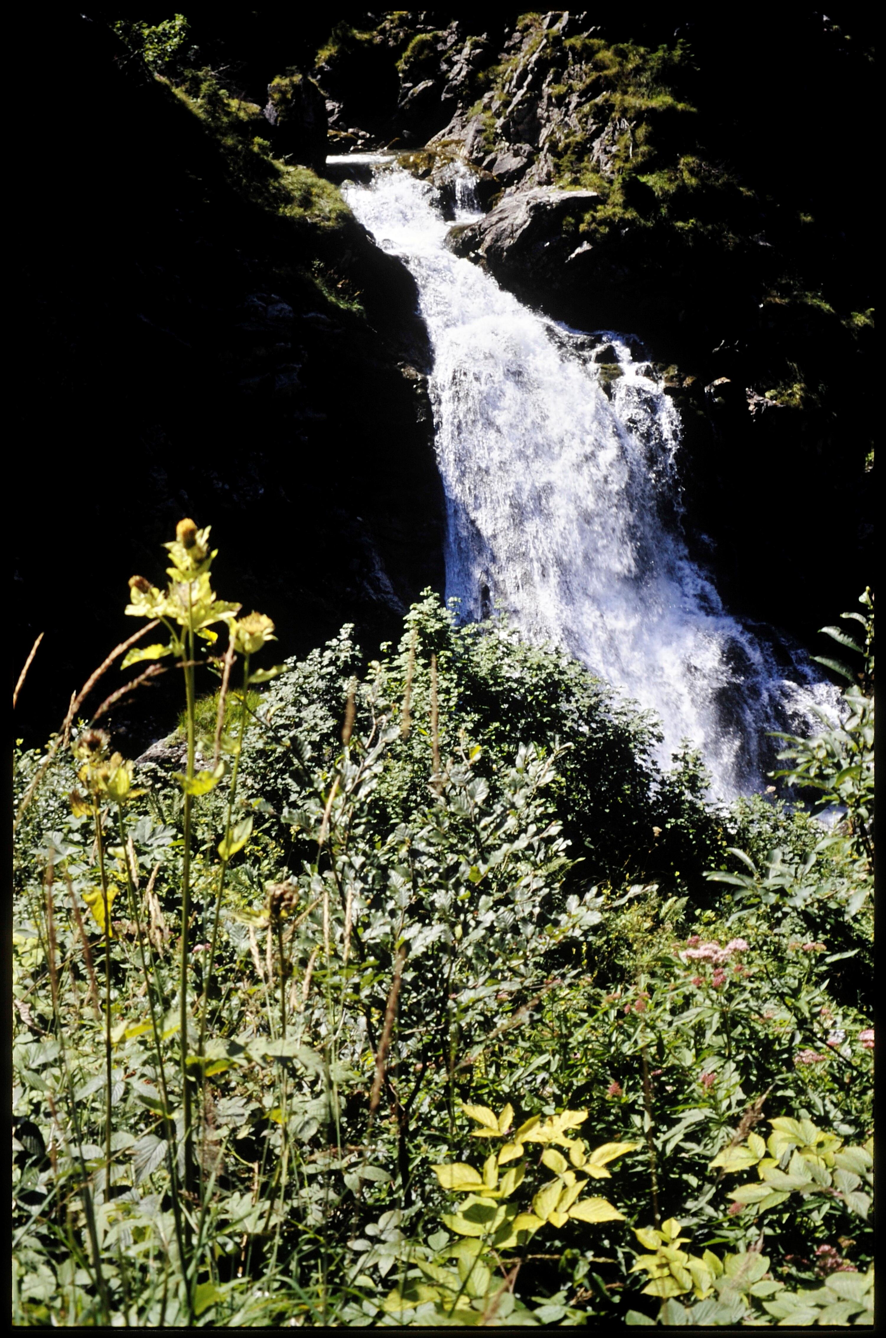 [Sonntag, Wasserfall im Gadental]></div>


    <hr>
    <div class=