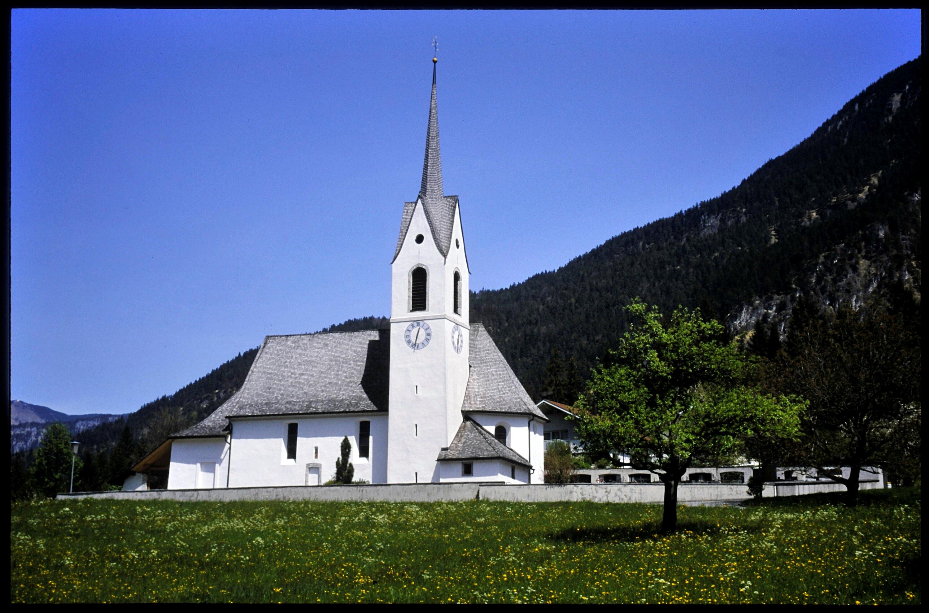 [St. Anton, Pfarrkirche]></div>


    <hr>
    <div class=