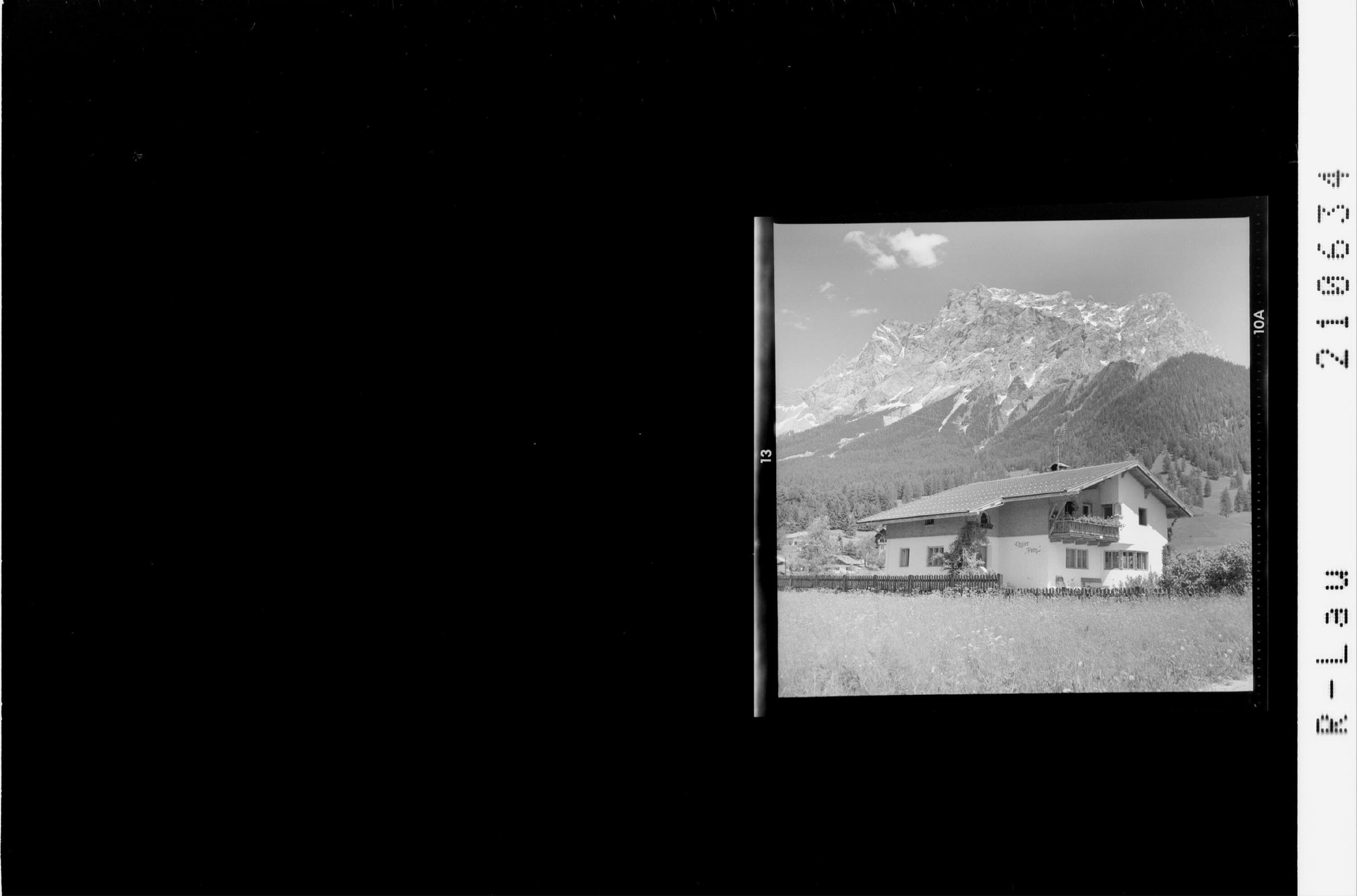 [Haus Fritz in Ehrwald in Tirol gegen Wetterstein Gebirge]></div>


    <hr>
    <div class=