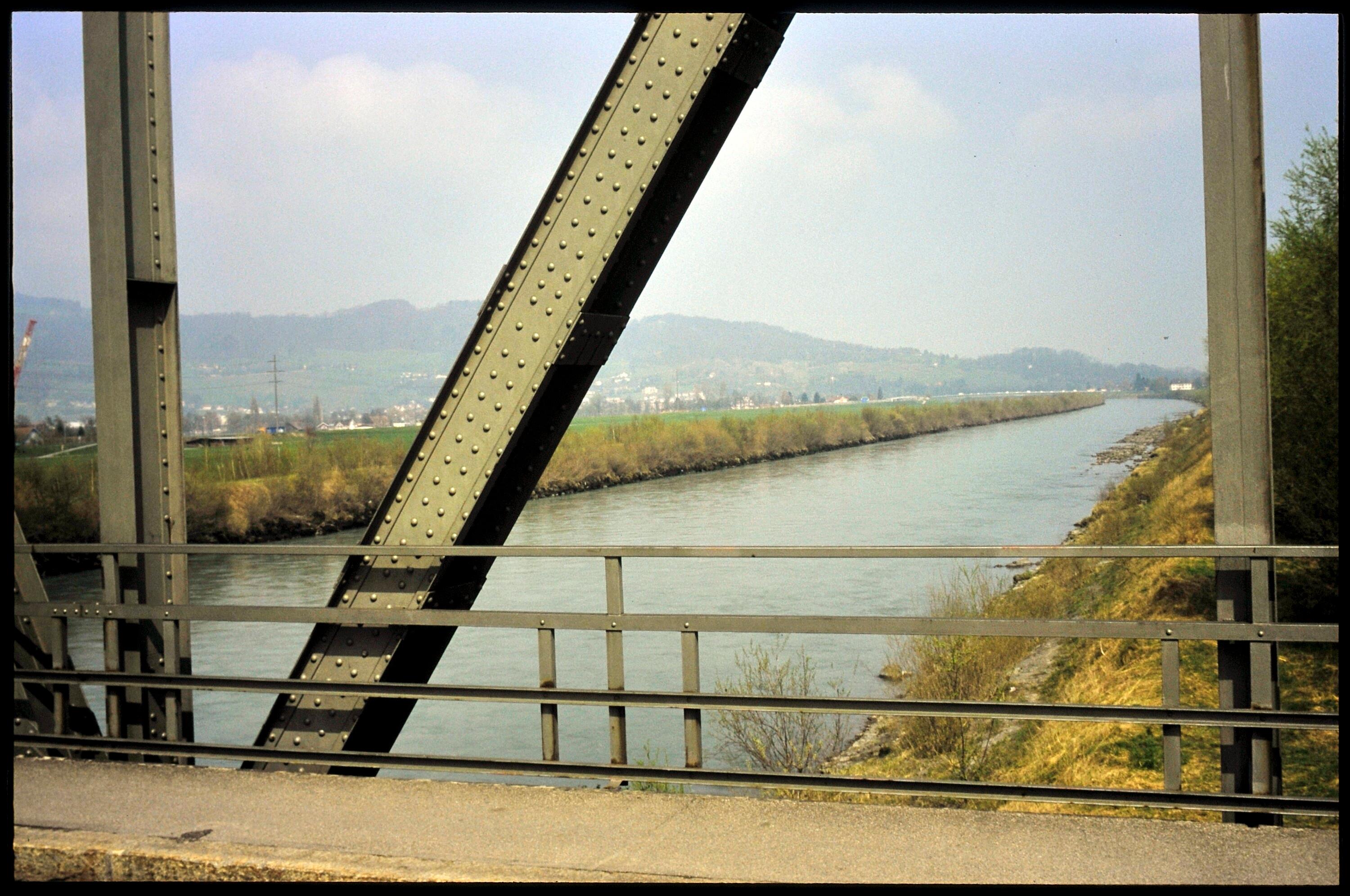 [Lustenau, Rheinbrücke Wiesenrain]></div>


    <hr>
    <div class=