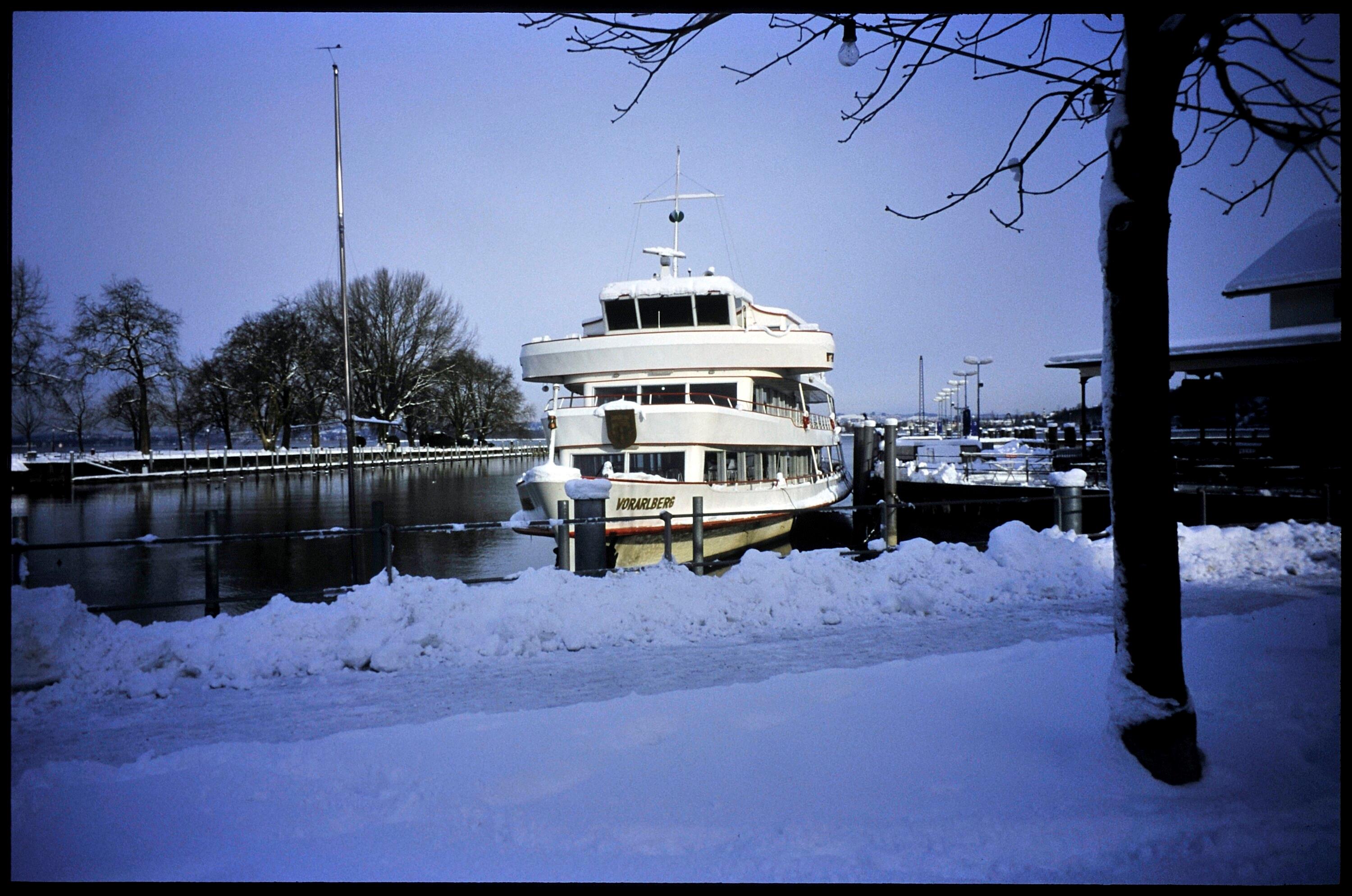 [Bregenz, Schiffshafen]></div>


    <hr>
    <div class=