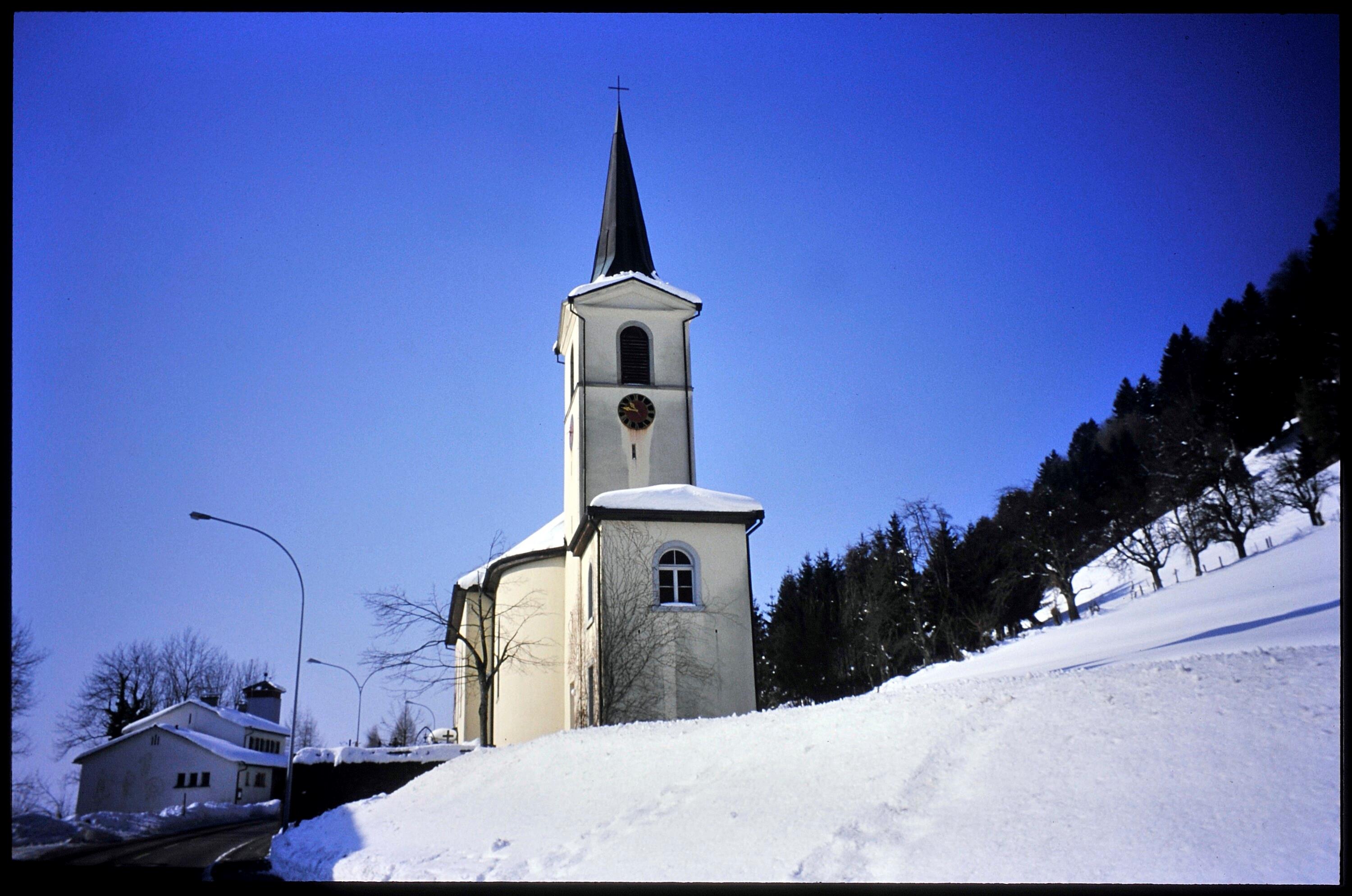 [Bregenz, Fluher Kirche im Winter]></div>


    <hr>
    <div class=