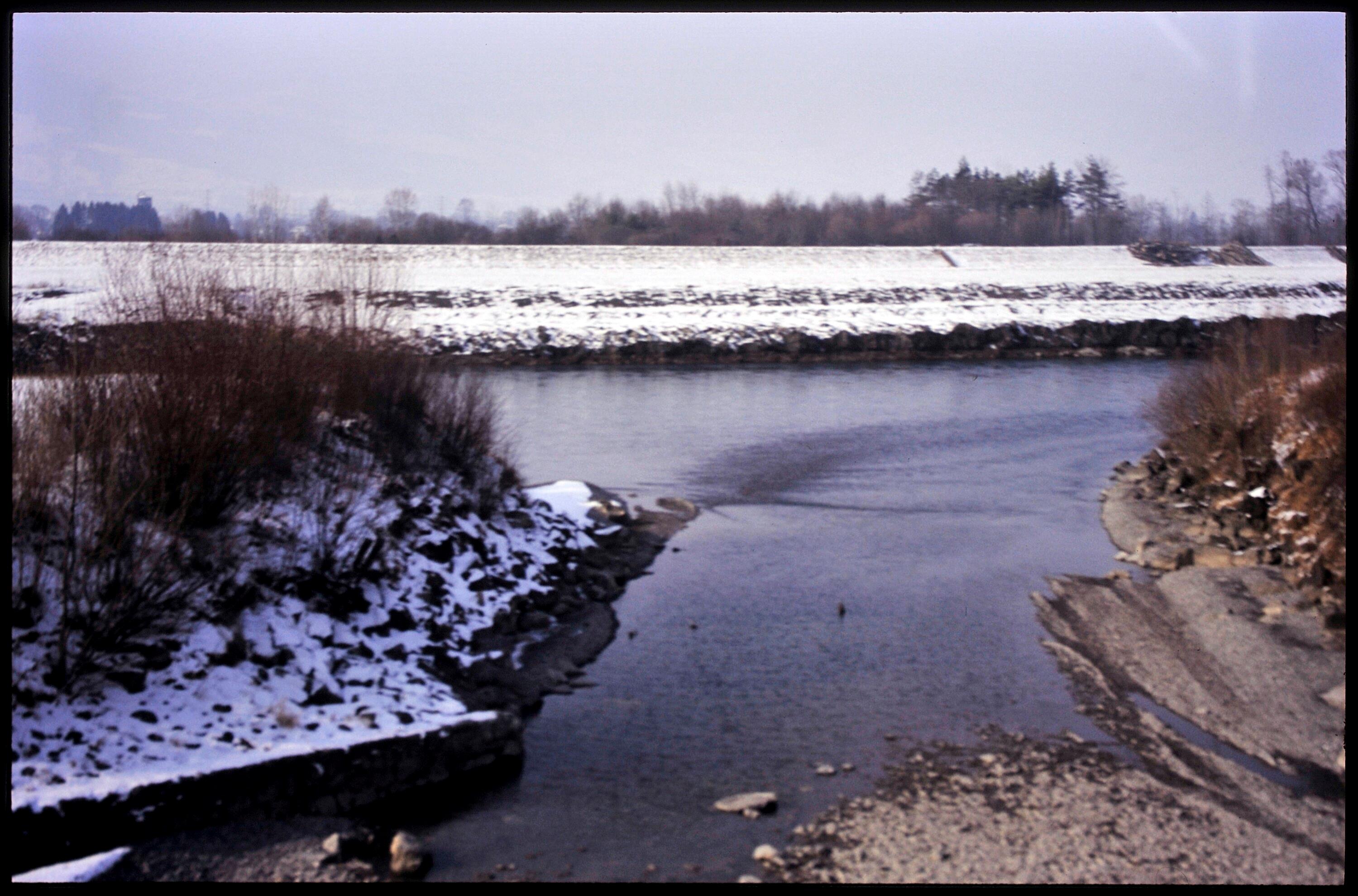 [Koblach, Frutzmündung im Winter]></div>


    <hr>
    <div class=