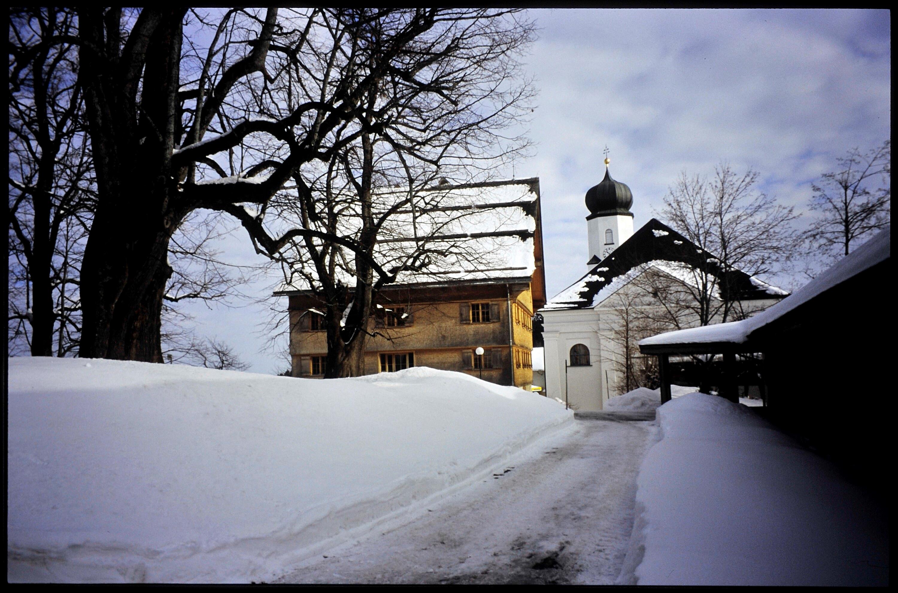 [Sulzberg, Kirche u. Marienlinde im Winter]></div>


    <hr>
    <div class=