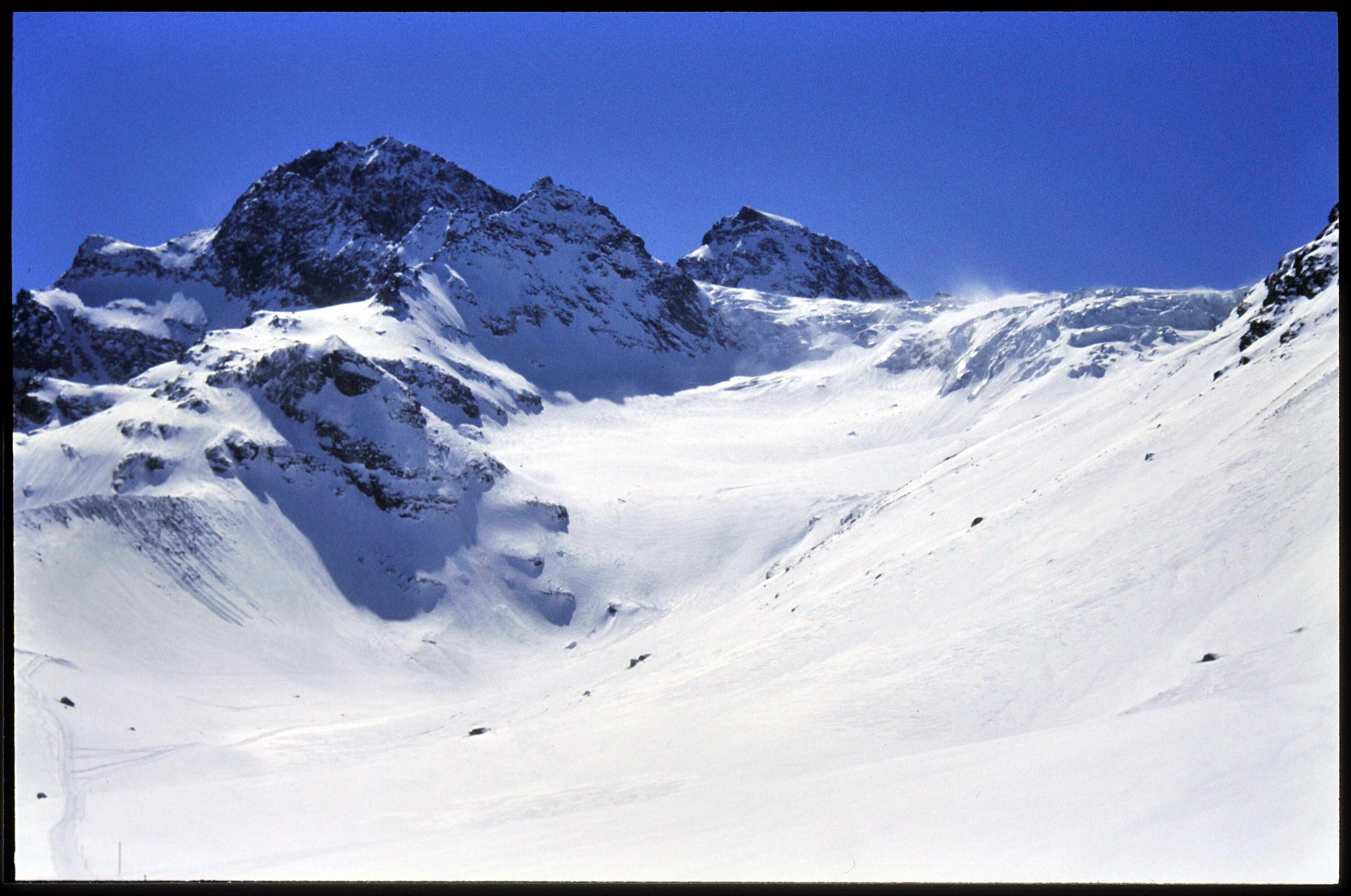 [Gaschurn, Ochsental im Winter]></div>


    <hr>
    <div class=