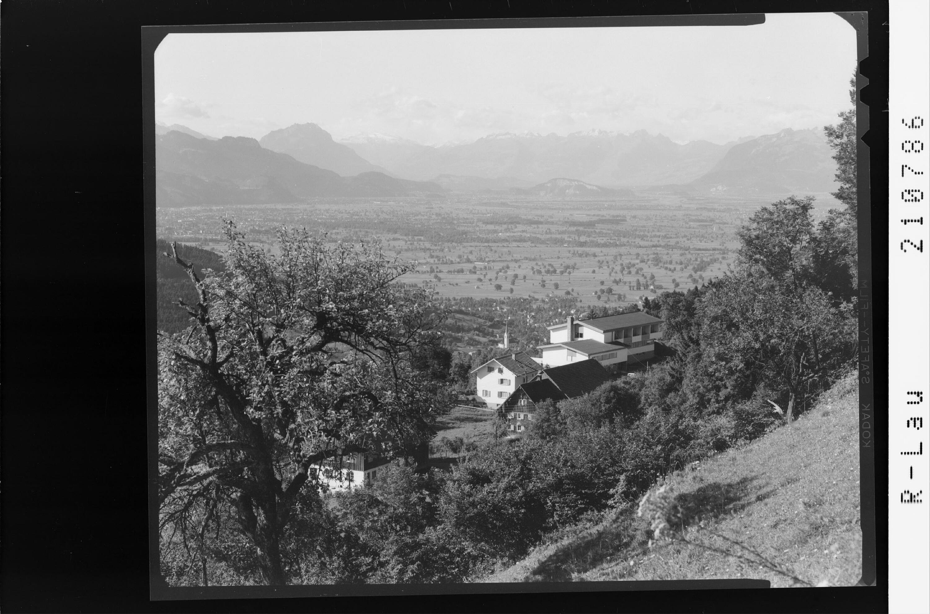 [Berghof Fluh in Fluh ob Bregenz gegen Balfrieser Berge]></div>


    <hr>
    <div class=