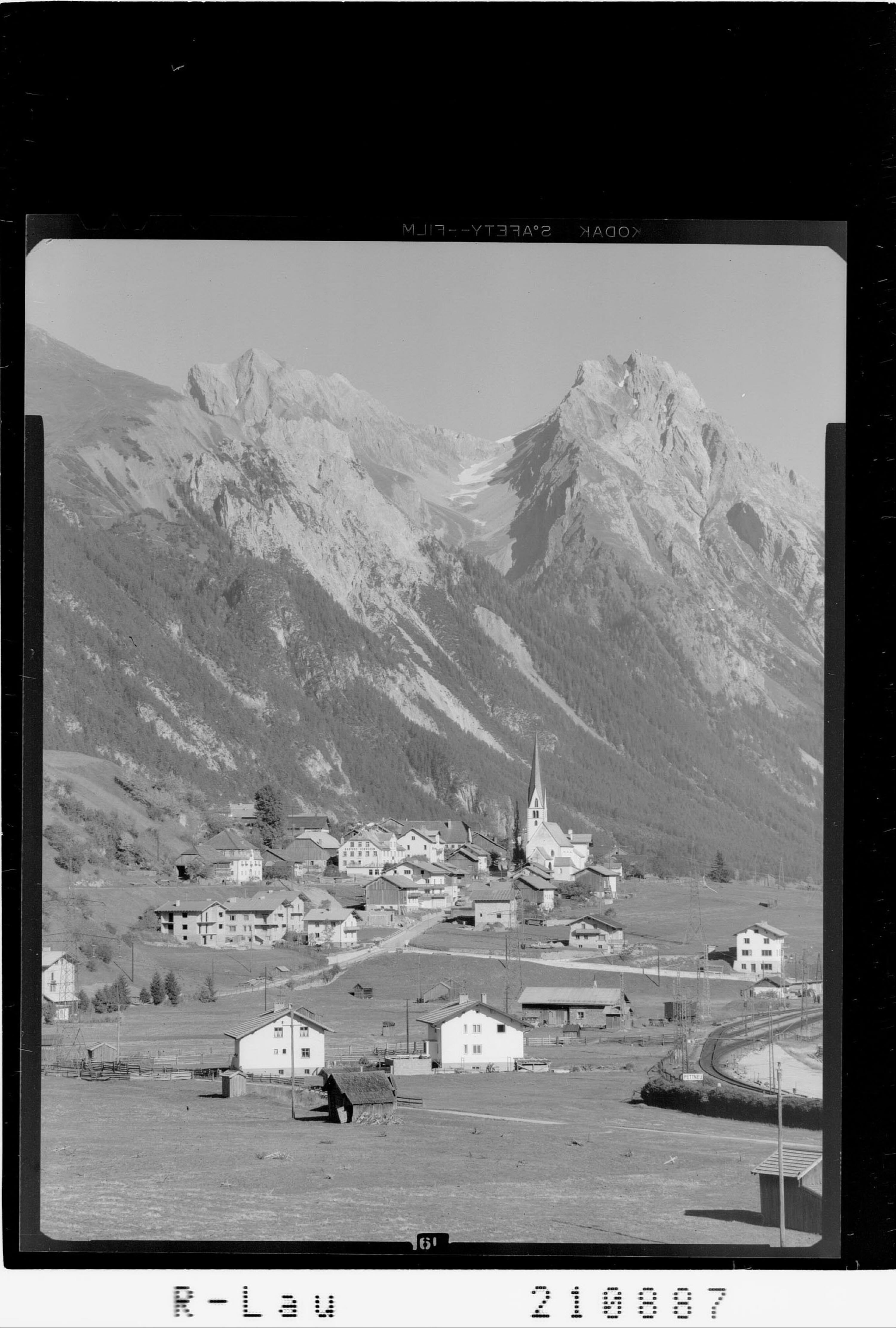 Pettneu, Stanzertal, Tirol></div>


    <hr>
    <div class=
