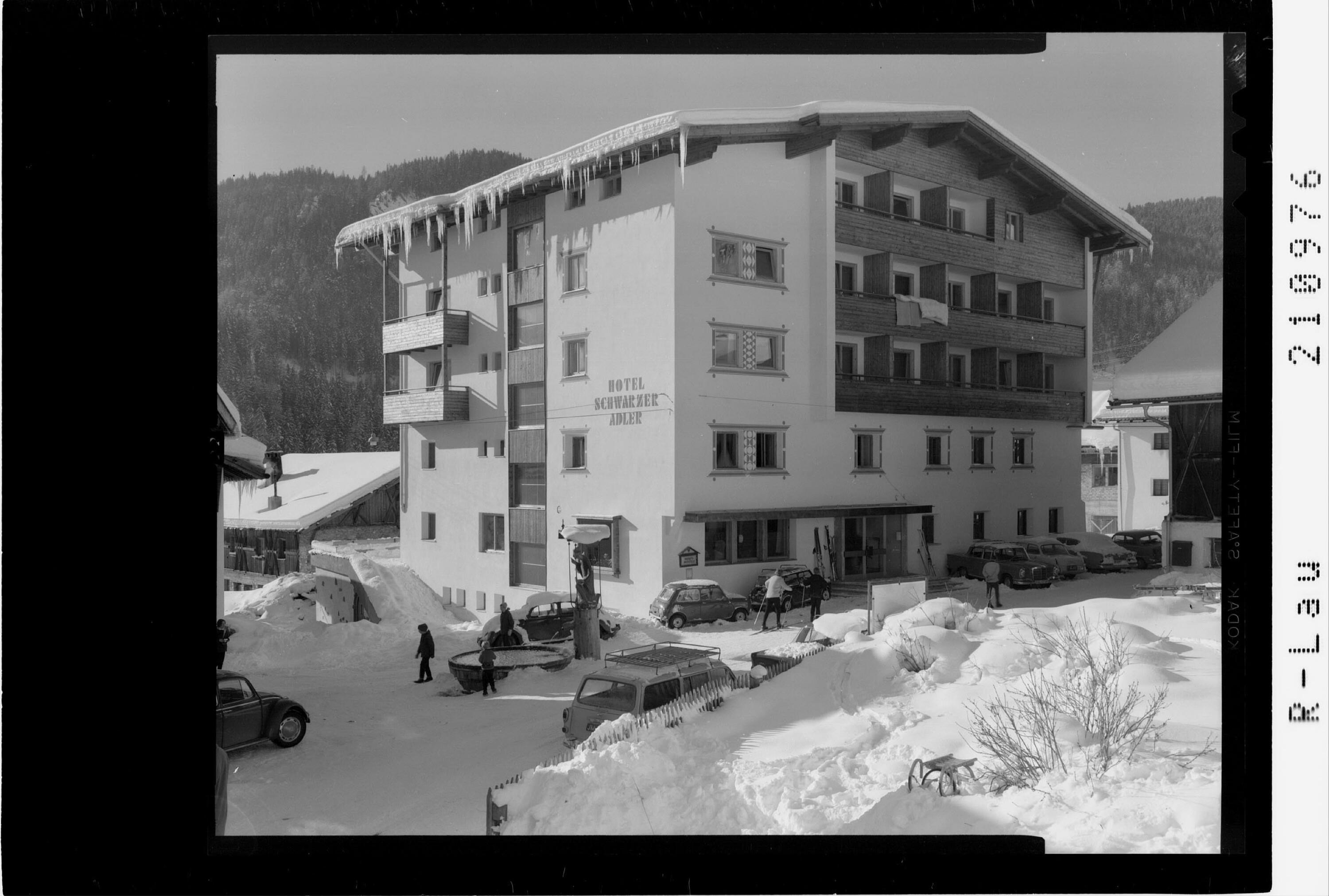 [Hotel Schwarzer Adler in Serfaus im Oberinntal / Tirol]></div>


    <hr>
    <div class=