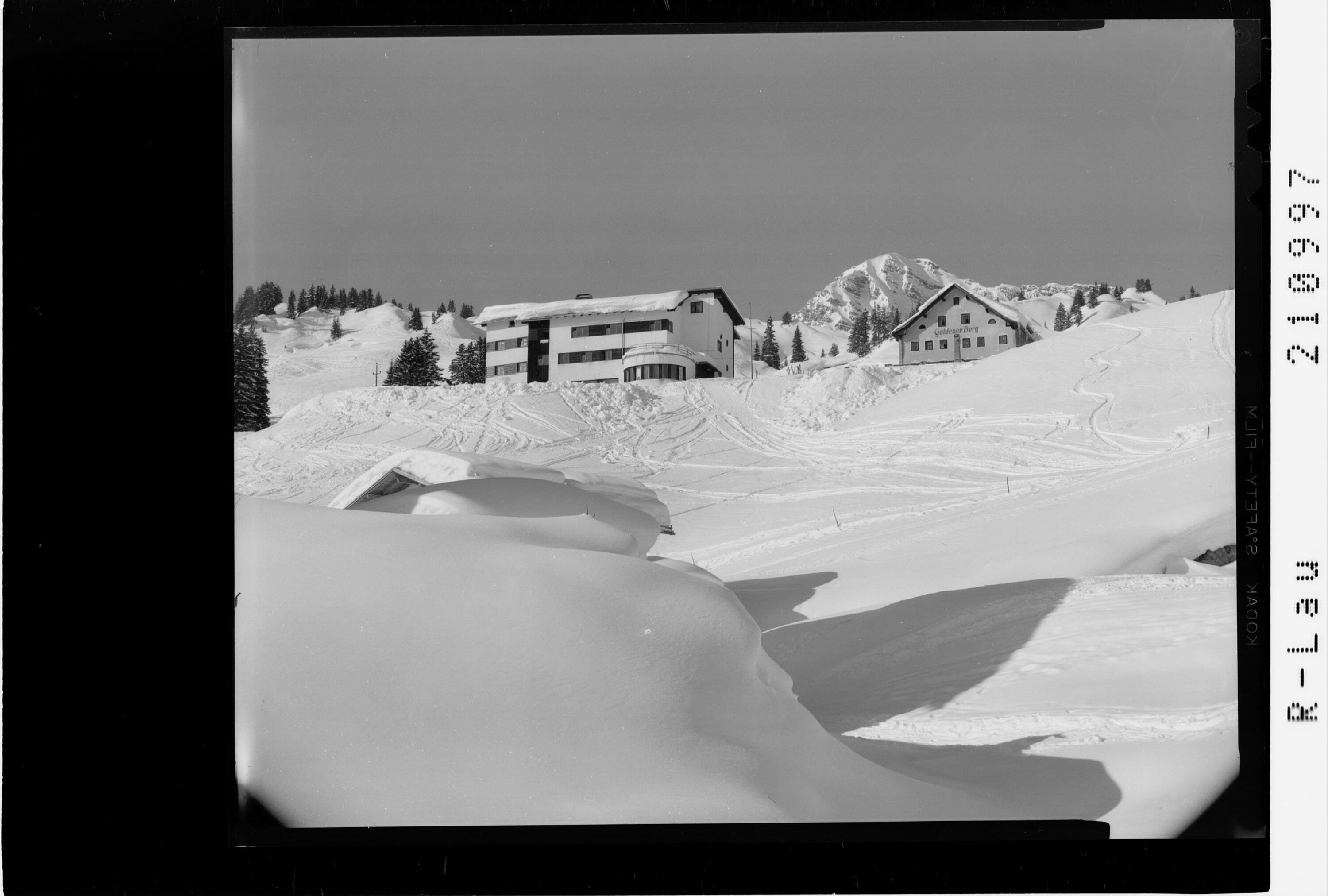 Hotel Goldener Berg, Oberlech am Arlberg 1705 m></div>


    <hr>
    <div class=