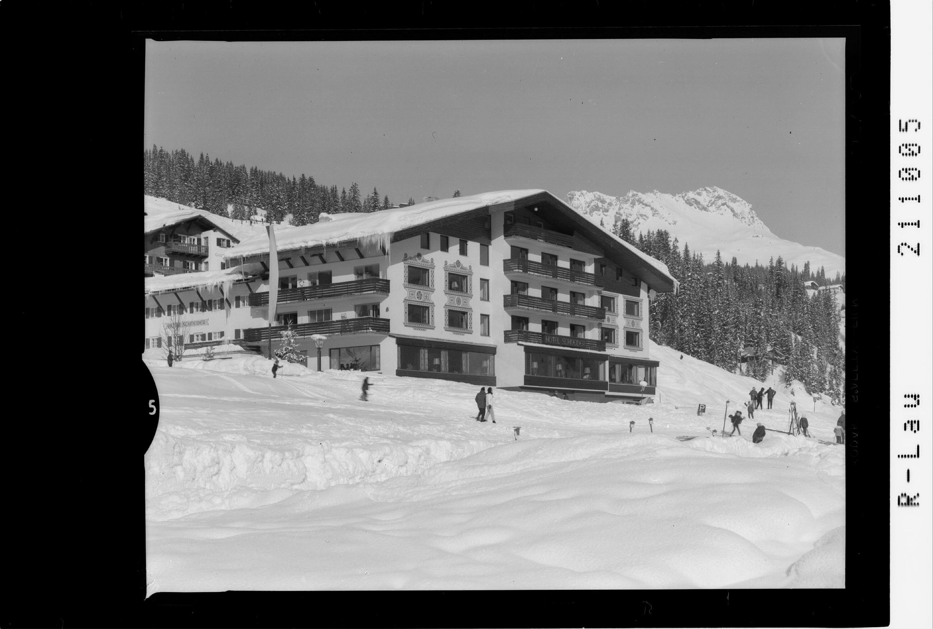 [Hotel Schneider in Lech am Arlberg mit Karhorn]></div>


    <hr>
    <div class=