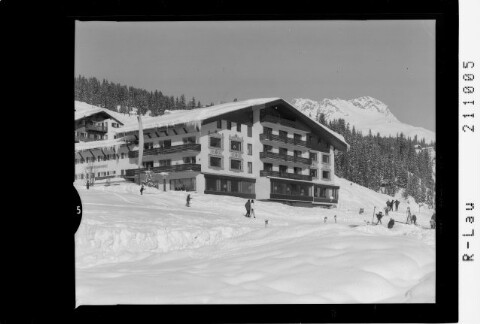 Hotel Schneider in Lech am Arlberg mit Karhorn von Risch-Lau