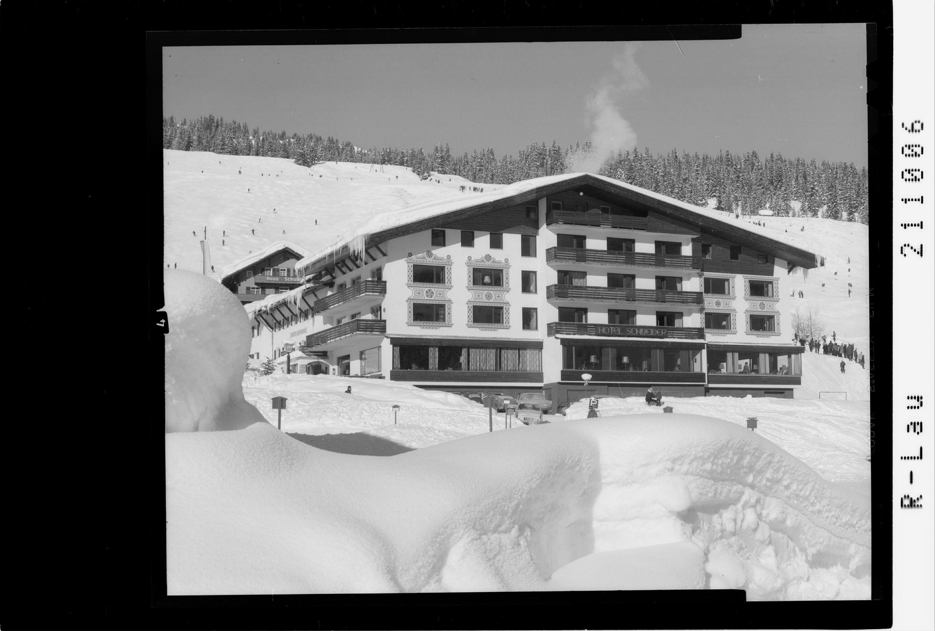 [Hotel Schneider in Lech am Arlberg]></div>


    <hr>
    <div class=
