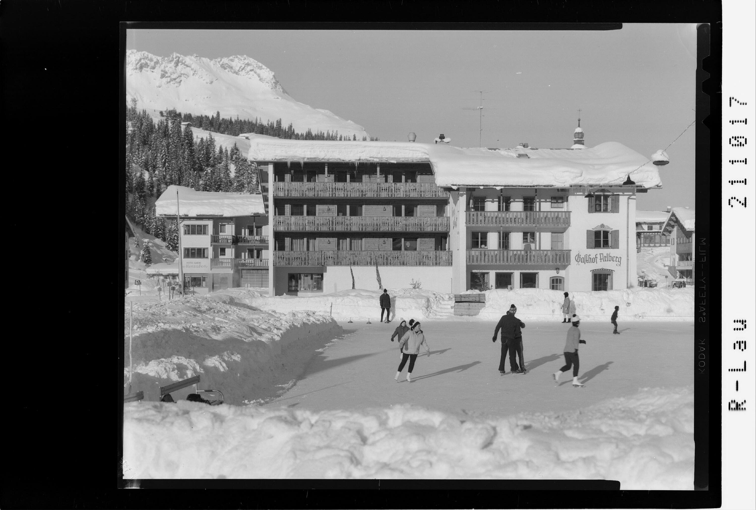 [Hotel Arlberg in Lech am Arlberg mit Karhorn]></div>


    <hr>
    <div class=