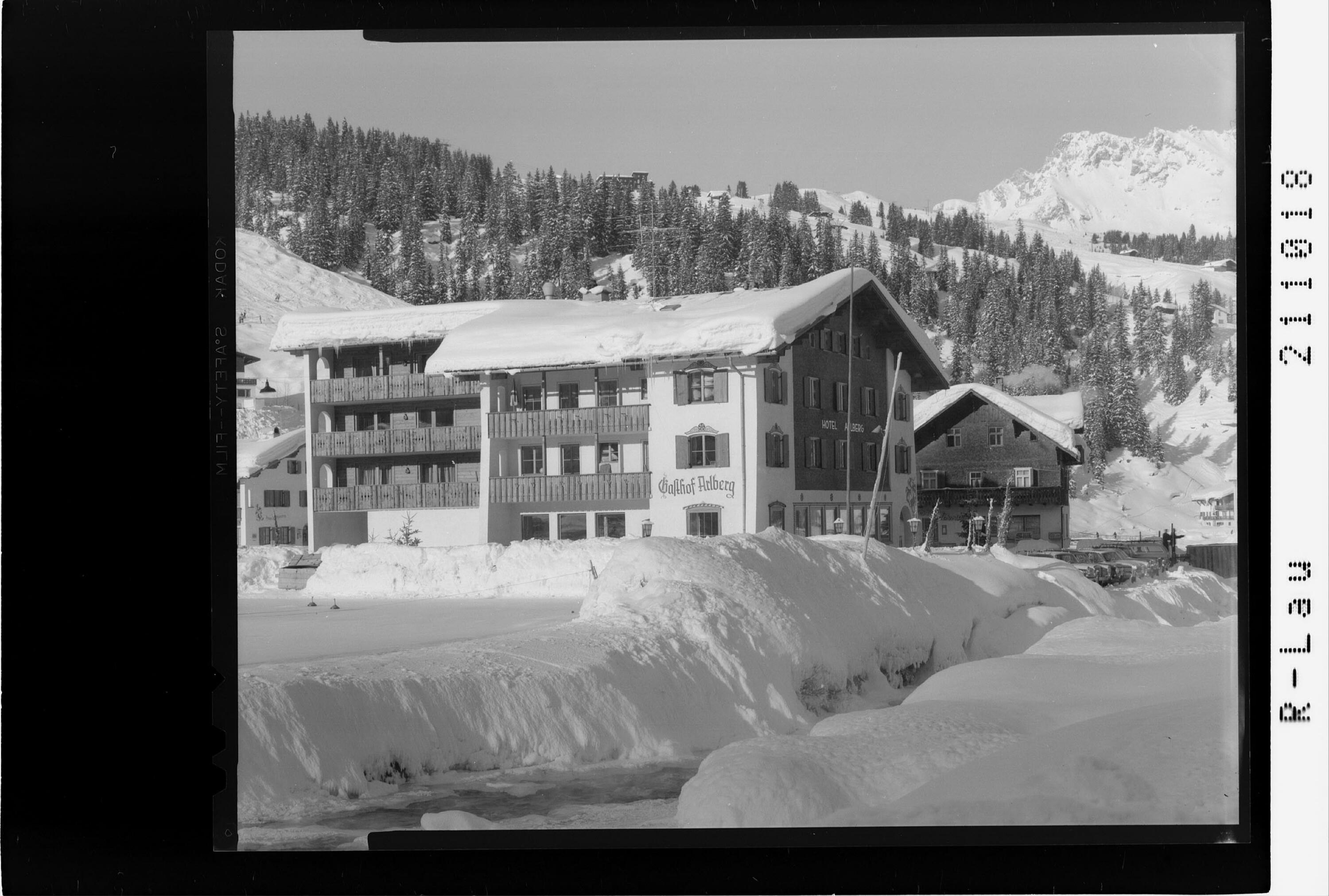 [Hotel Arlberg in Lech am Arlberg]></div>


    <hr>
    <div class=