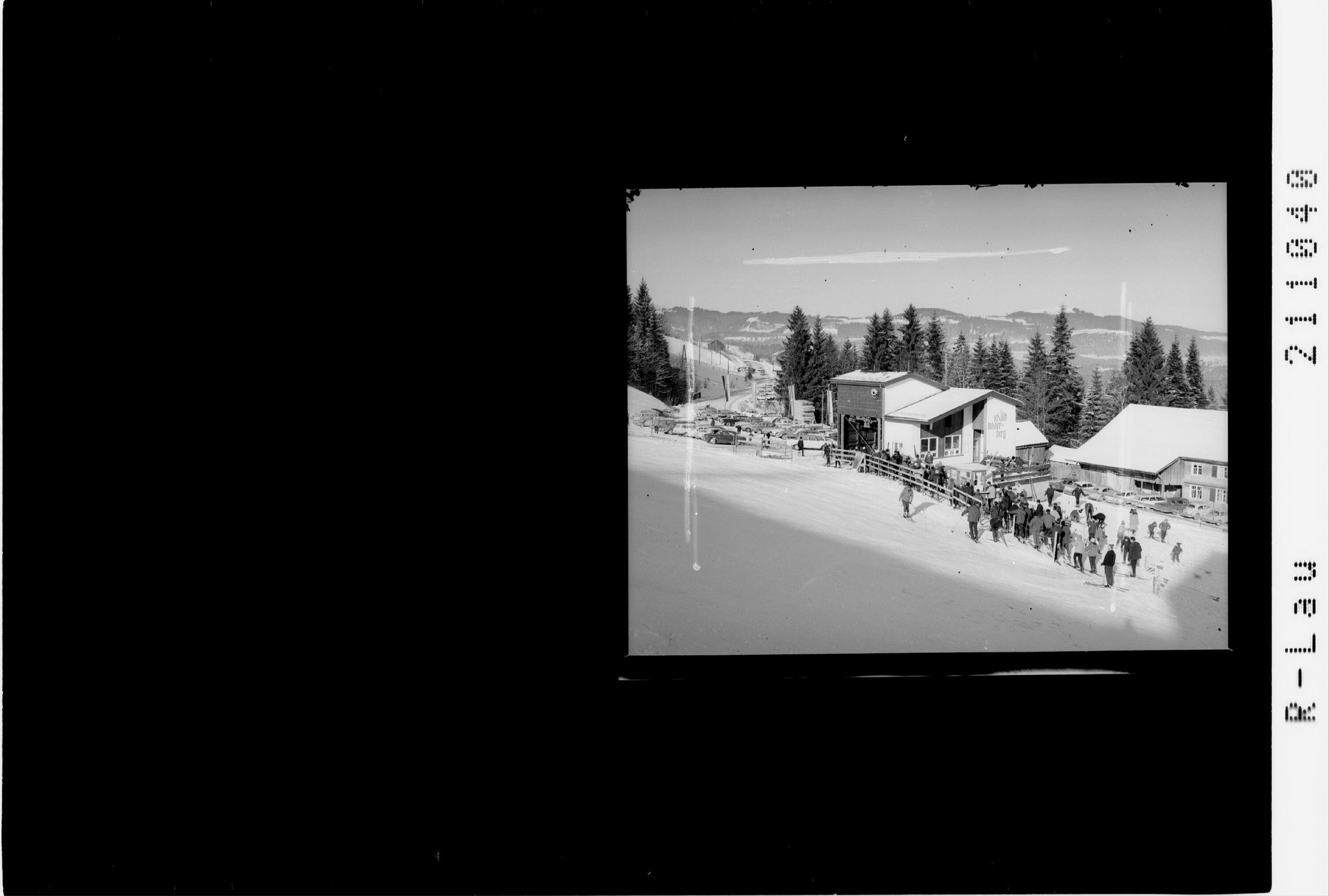 [Skilift Tannerberg bei Alberschwende mit Blick zum Hirschberg]></div>


    <hr>
    <div class=